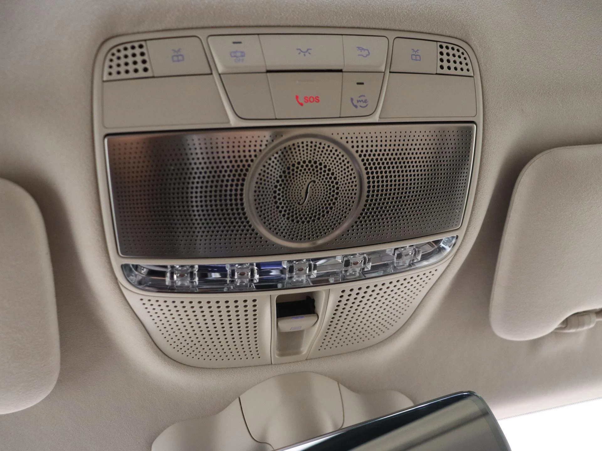Mercedes-Benz-G-Klasse-image-25
