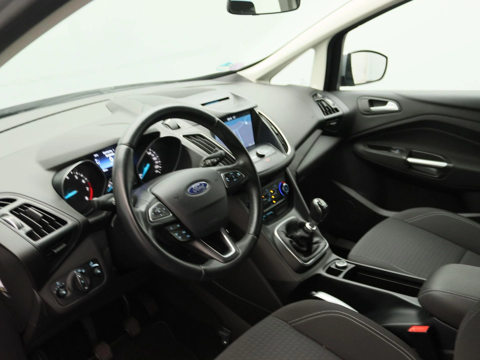Ford-C-MAX-image-22