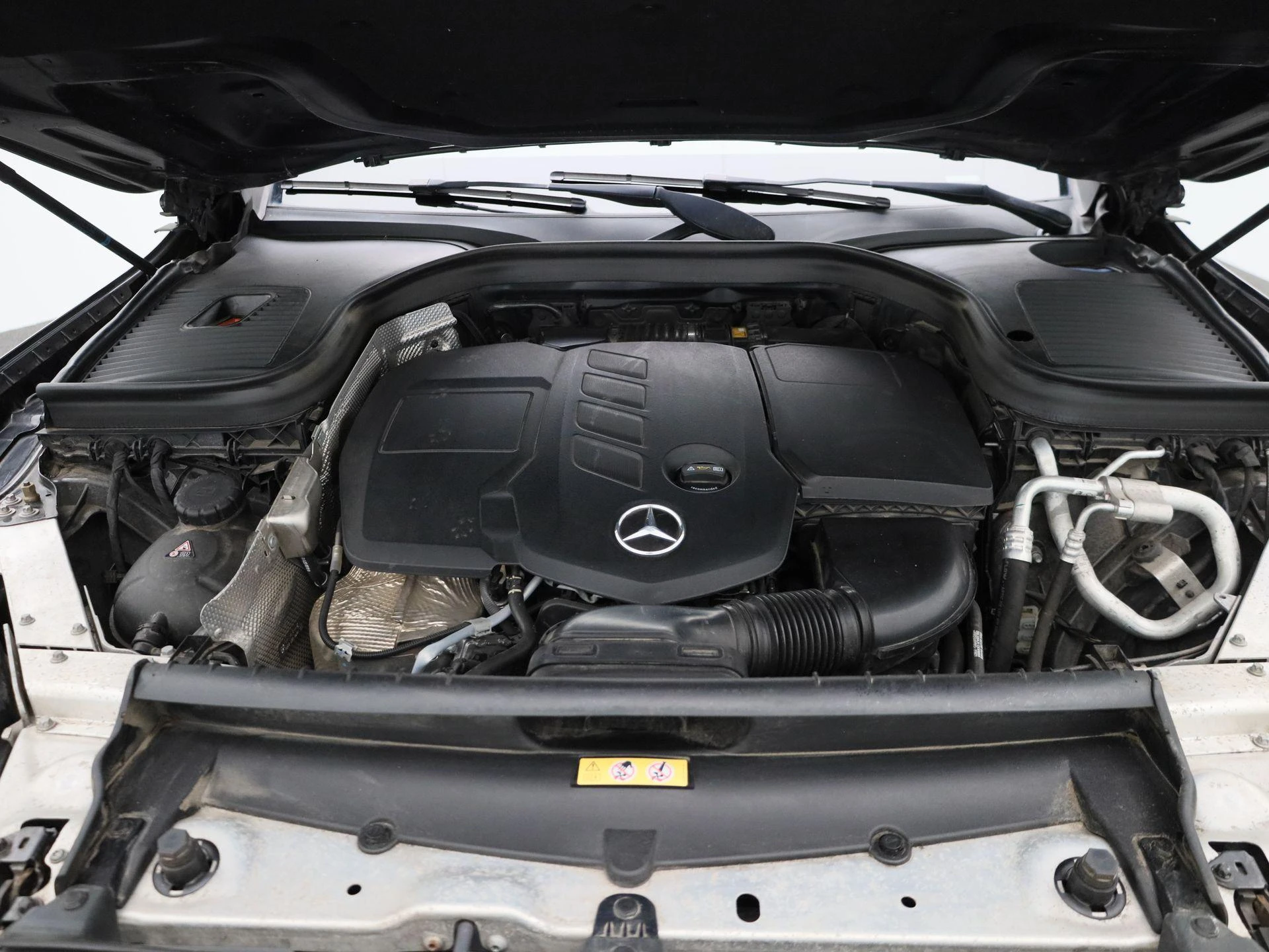 Mercedes-Benz-GLC-image-33