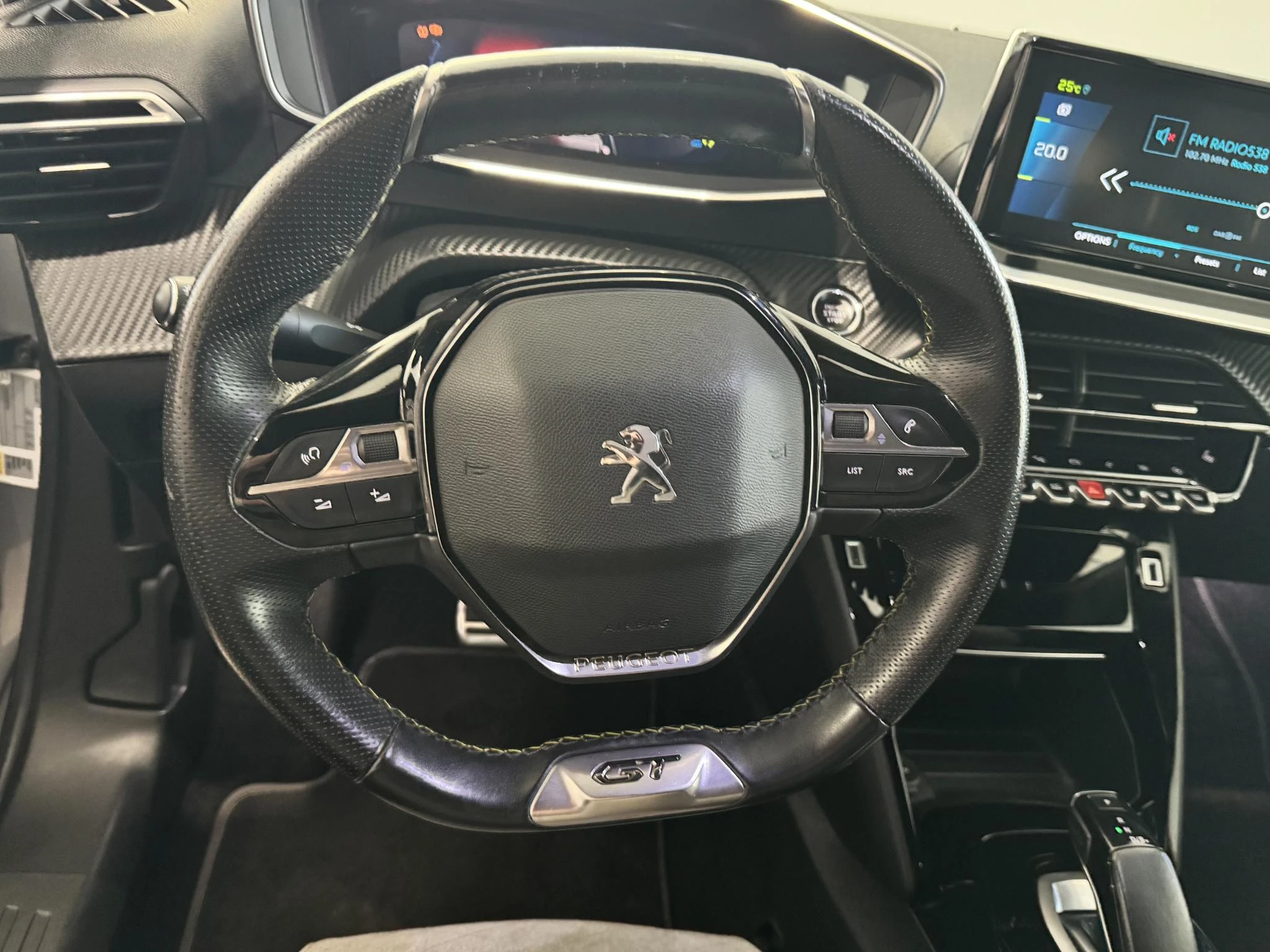 Peugeot-e-2008-image-30