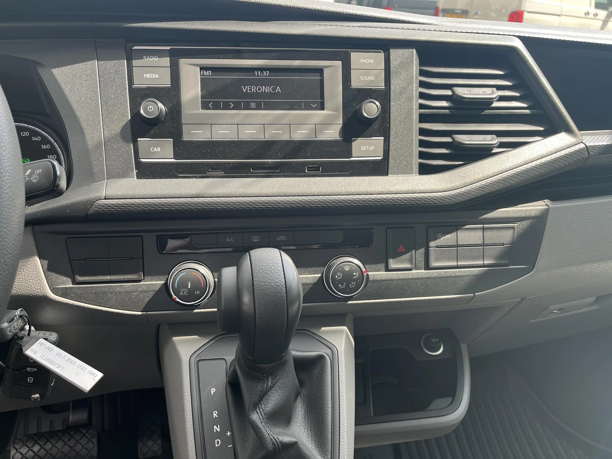 Volkswagen-Transporter-image-6