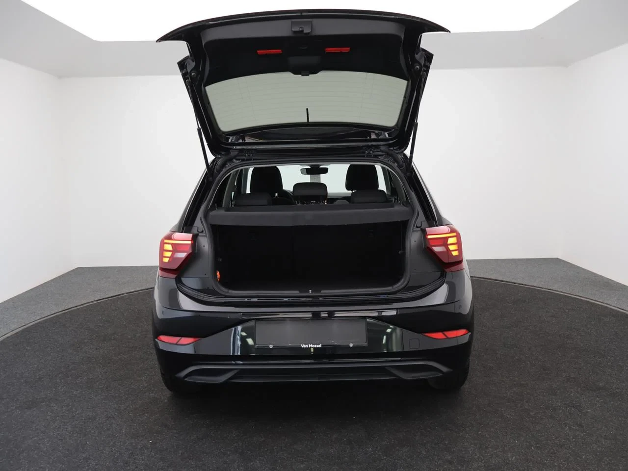 Volkswagen-Polo-image-25