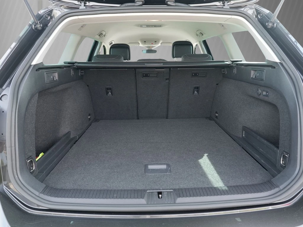 Volkswagen Passat Variant 1.5 TSI DSG Business *LED*AHK*Navi*App-Connect*ACC*PDC*Front-Assist*Climatronic*Sitzh