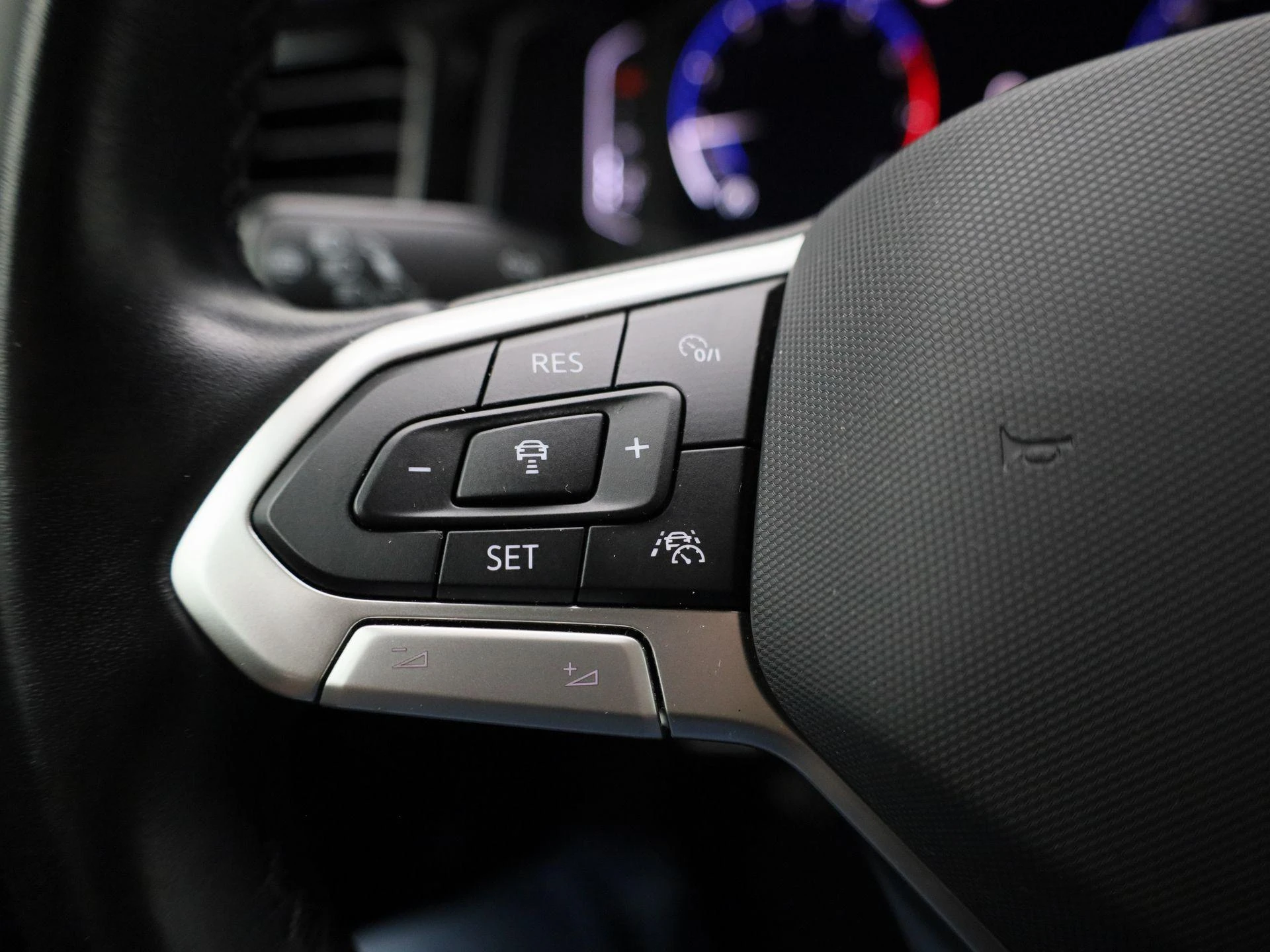 Volkswagen-Polo-image-17