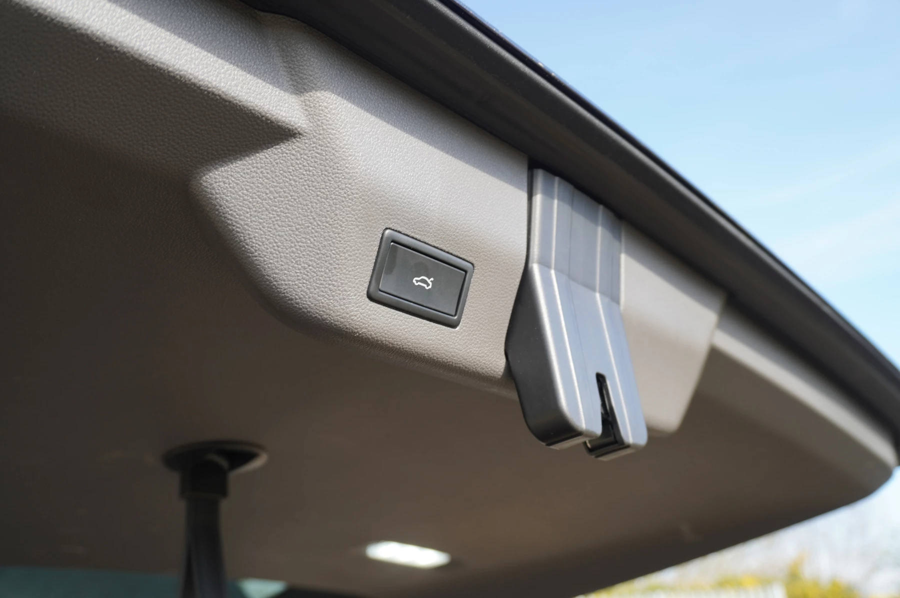 Volkswagen-Multivan-image-28