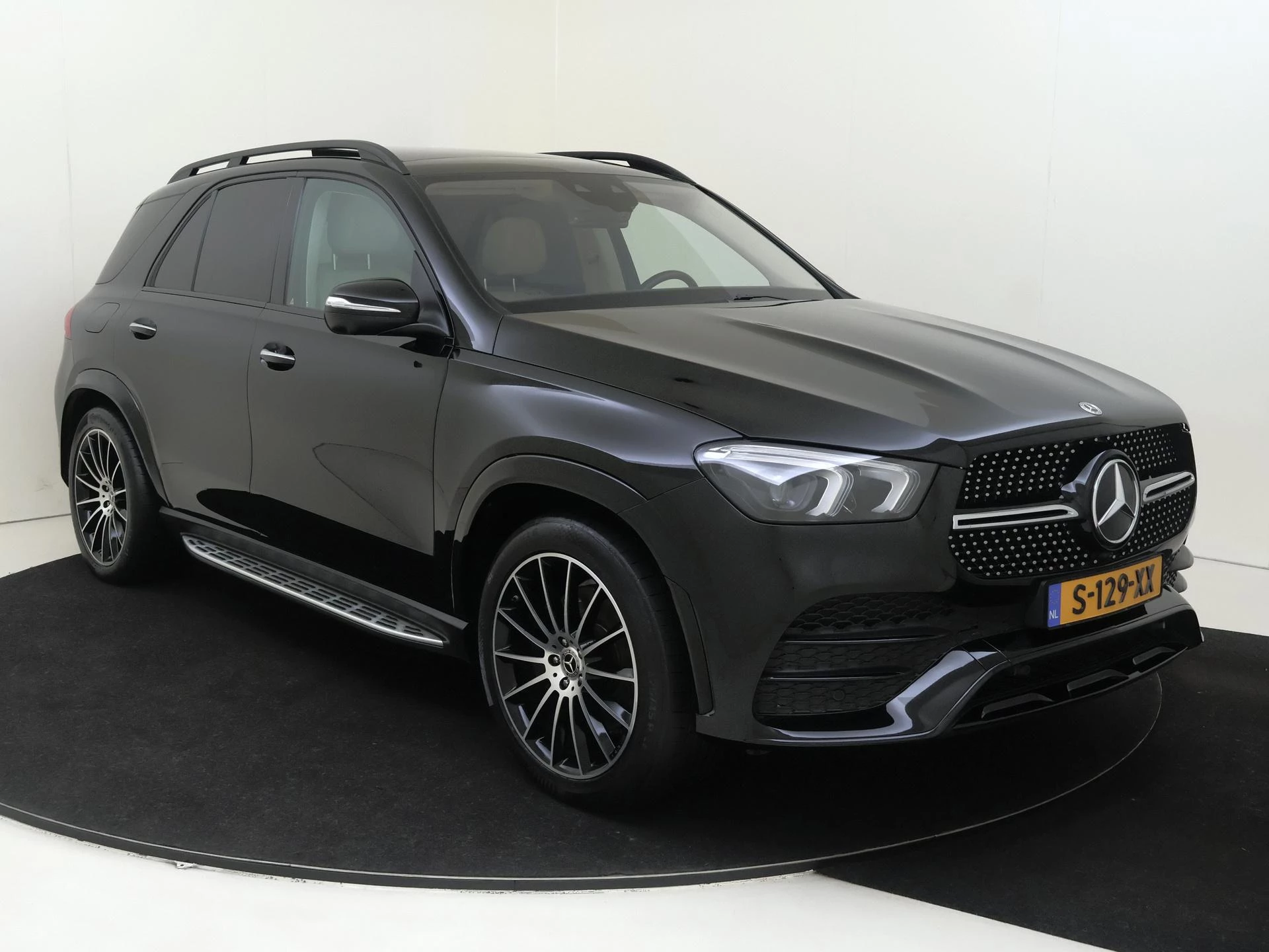 Mercedes-Benz-GLE-image-1