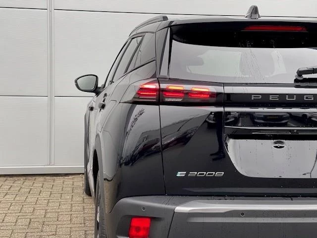 Peugeot-e-2008-image-8