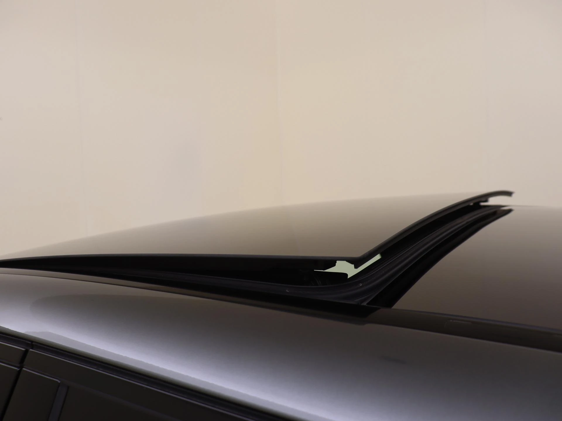 Mercedes-Benz-EQE-image-26