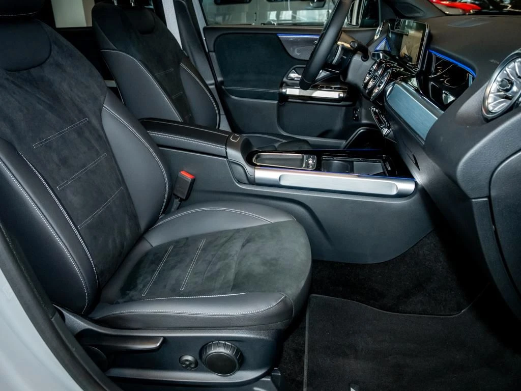 Mercedes-Benz-GLB 200 d-image-10