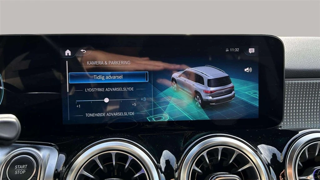 Mercedes-Benz-EQB-image-17