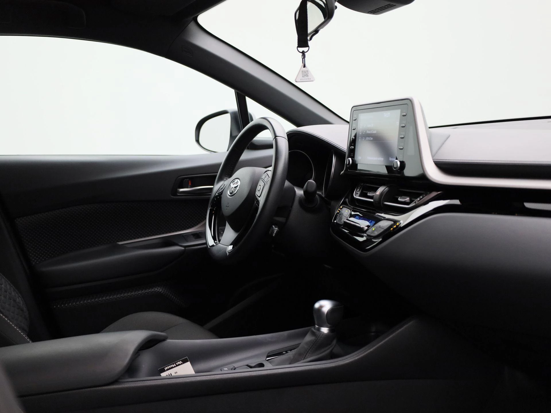 Toyota-C-HR-image-29