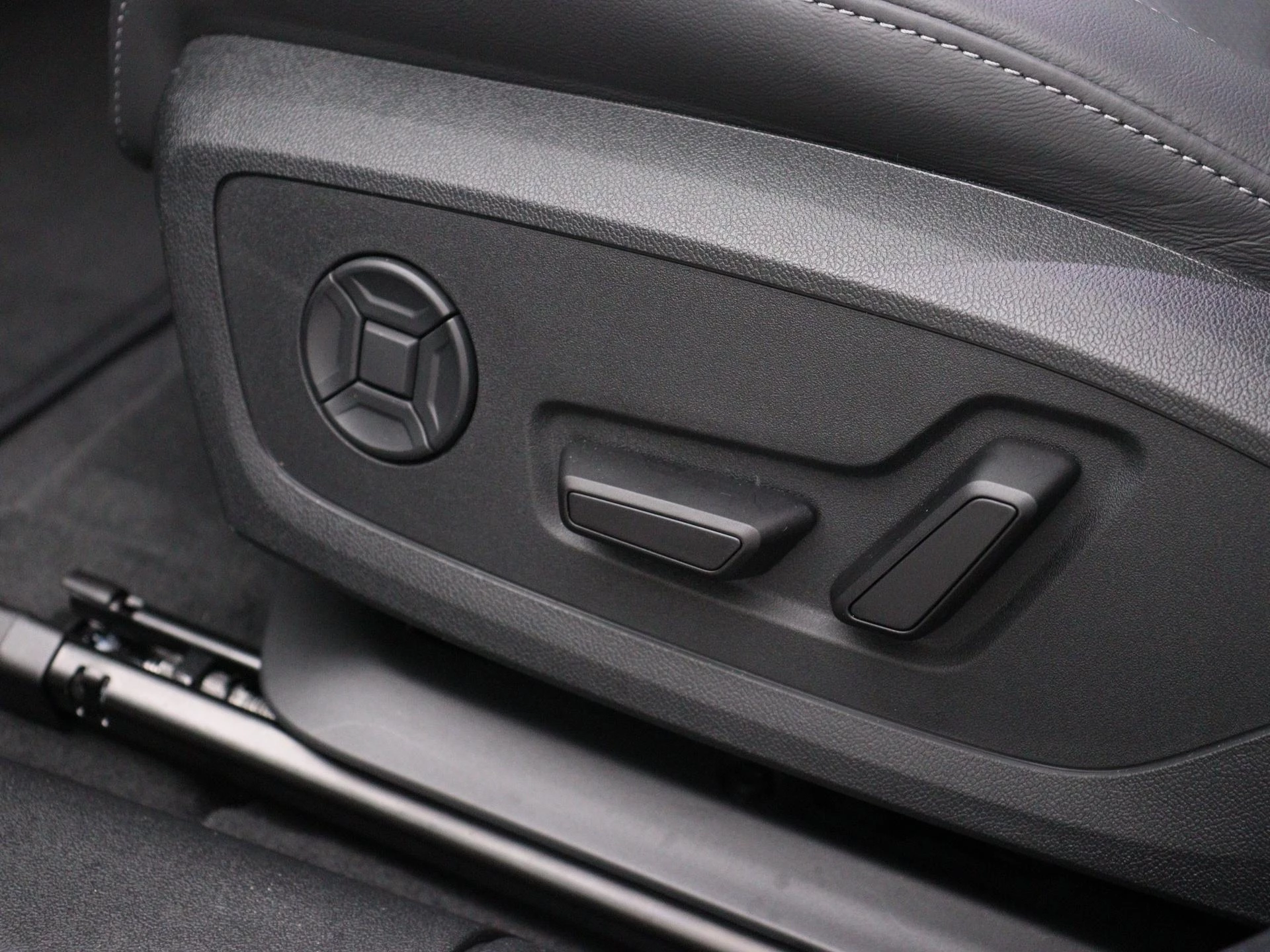 Audi-A6 Avant e-tron-image-19