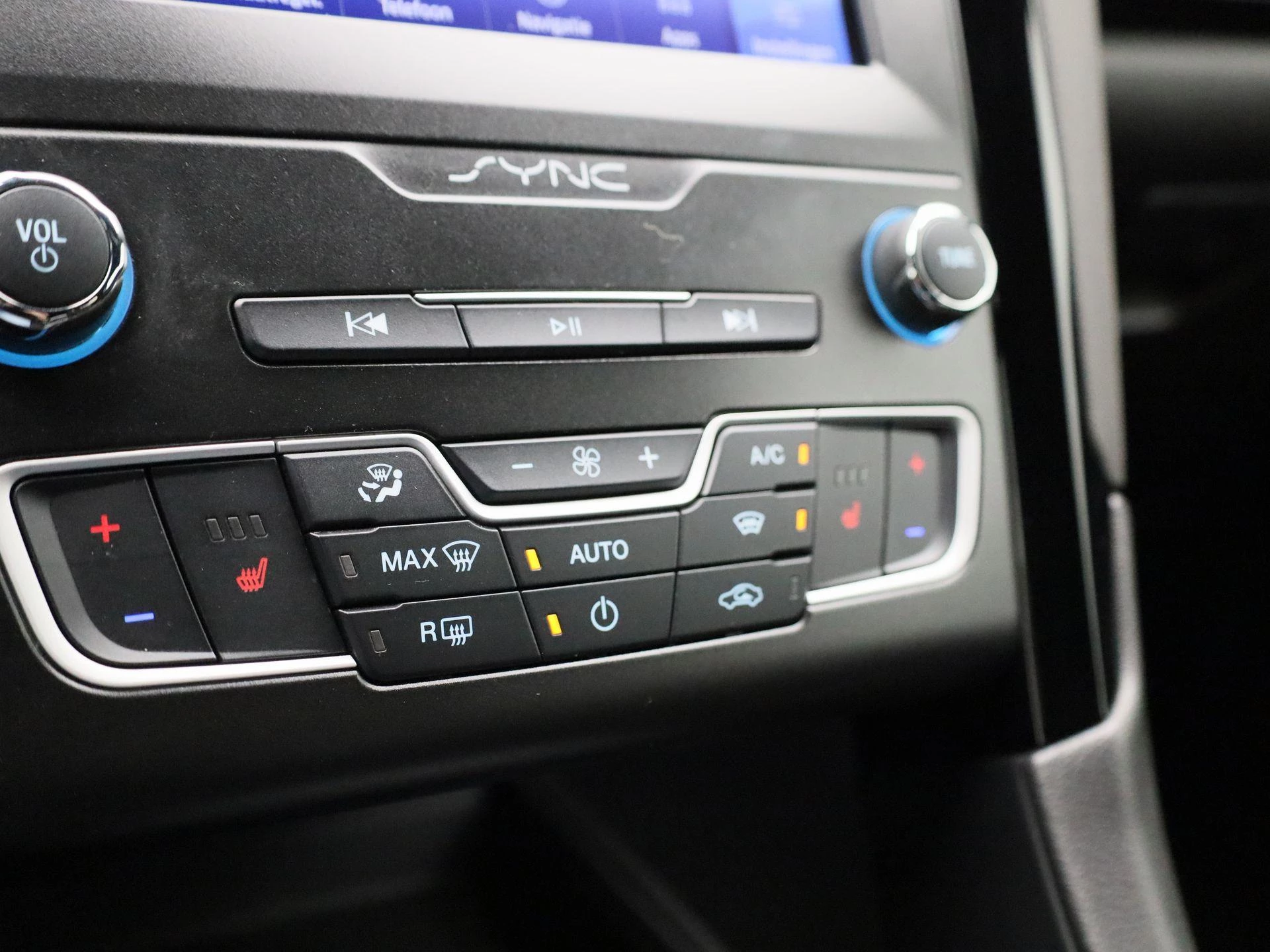 Ford-Mondeo-image-27