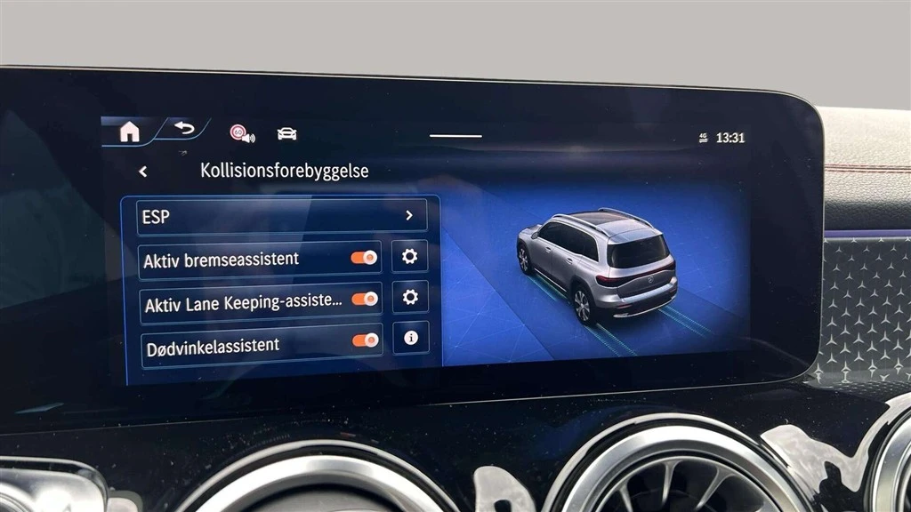 Mercedes-Benz-EQB-image-20
