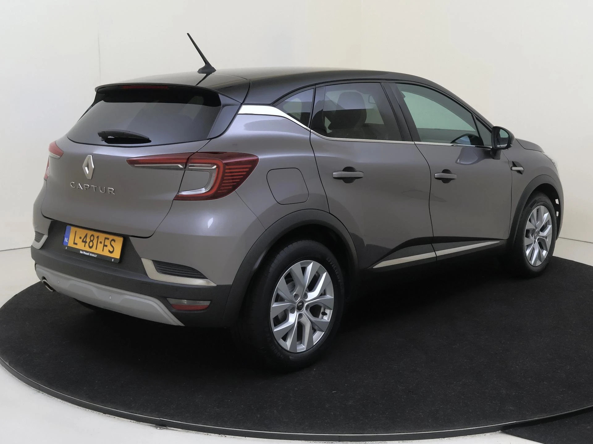 Renault-Captur-image-3