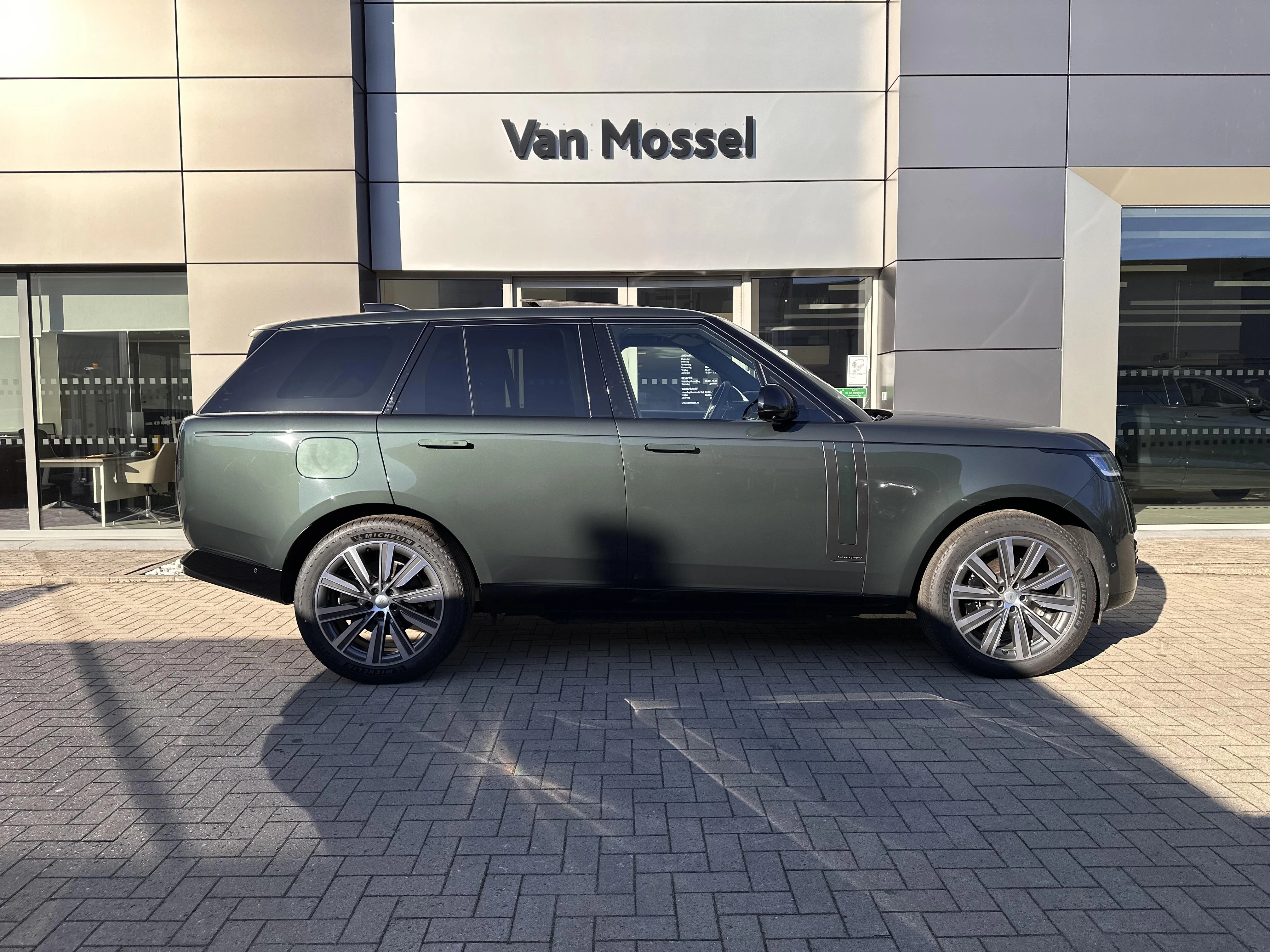 Land Rover-Range Rover-image-5