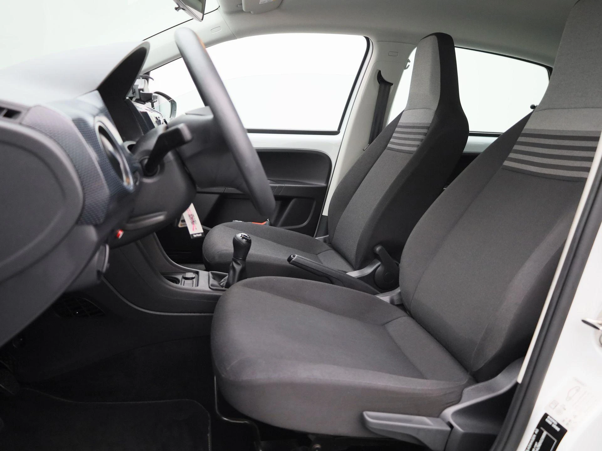 Volkswagen-up!-image-10