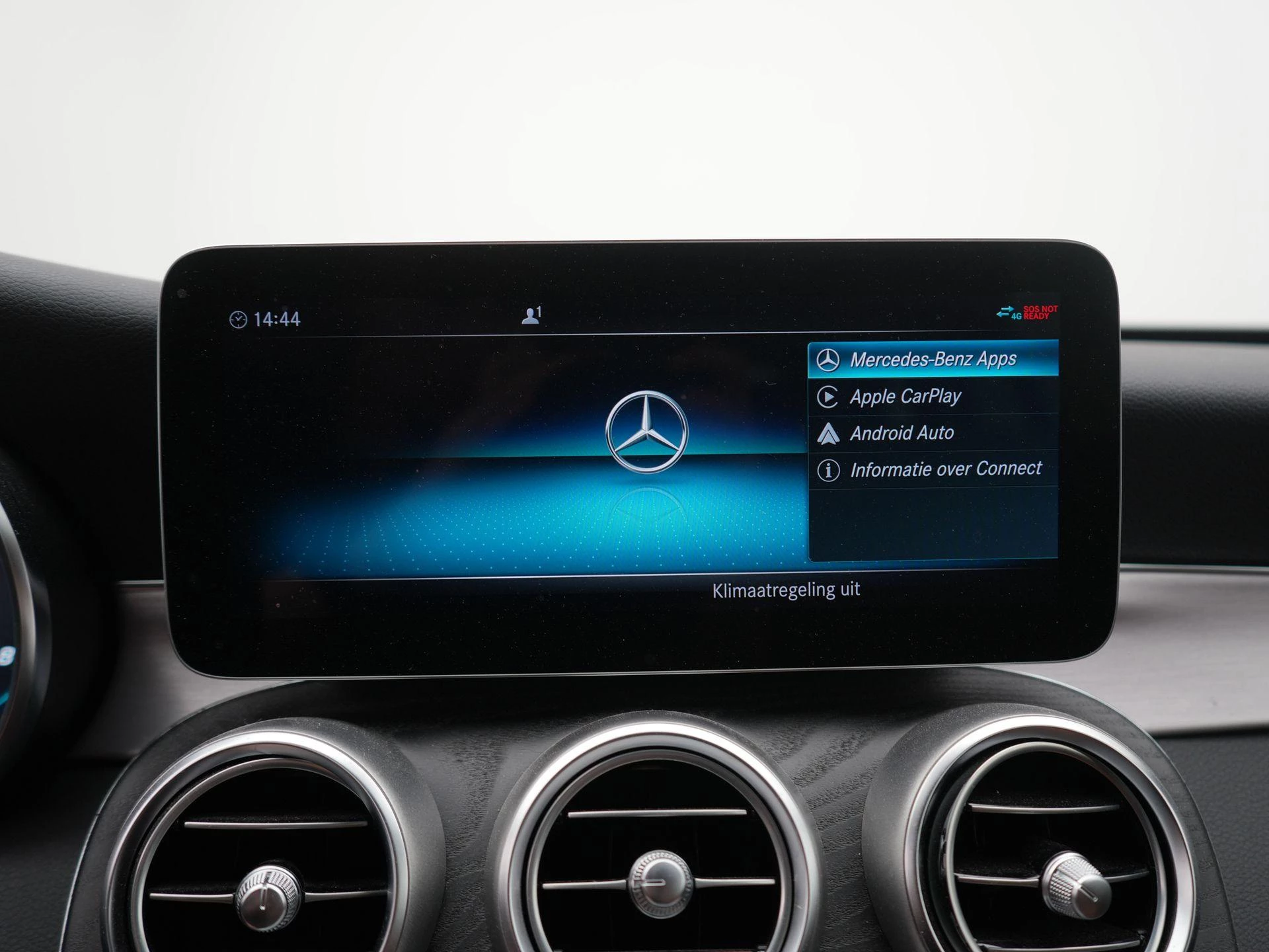 Mercedes-Benz-C-Klasse-image-15