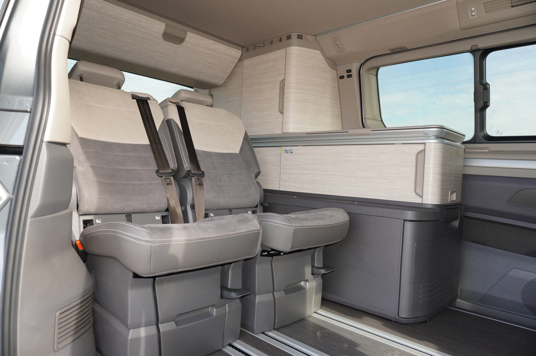 Volkswagen-California-image-11
