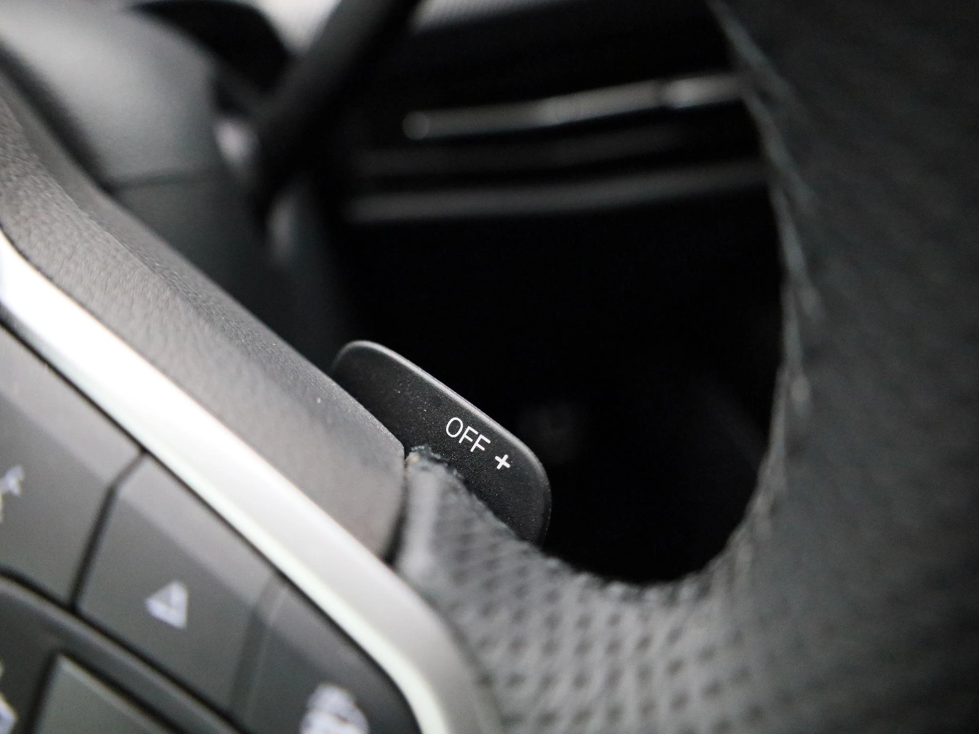 Volkswagen-Golf-image-24