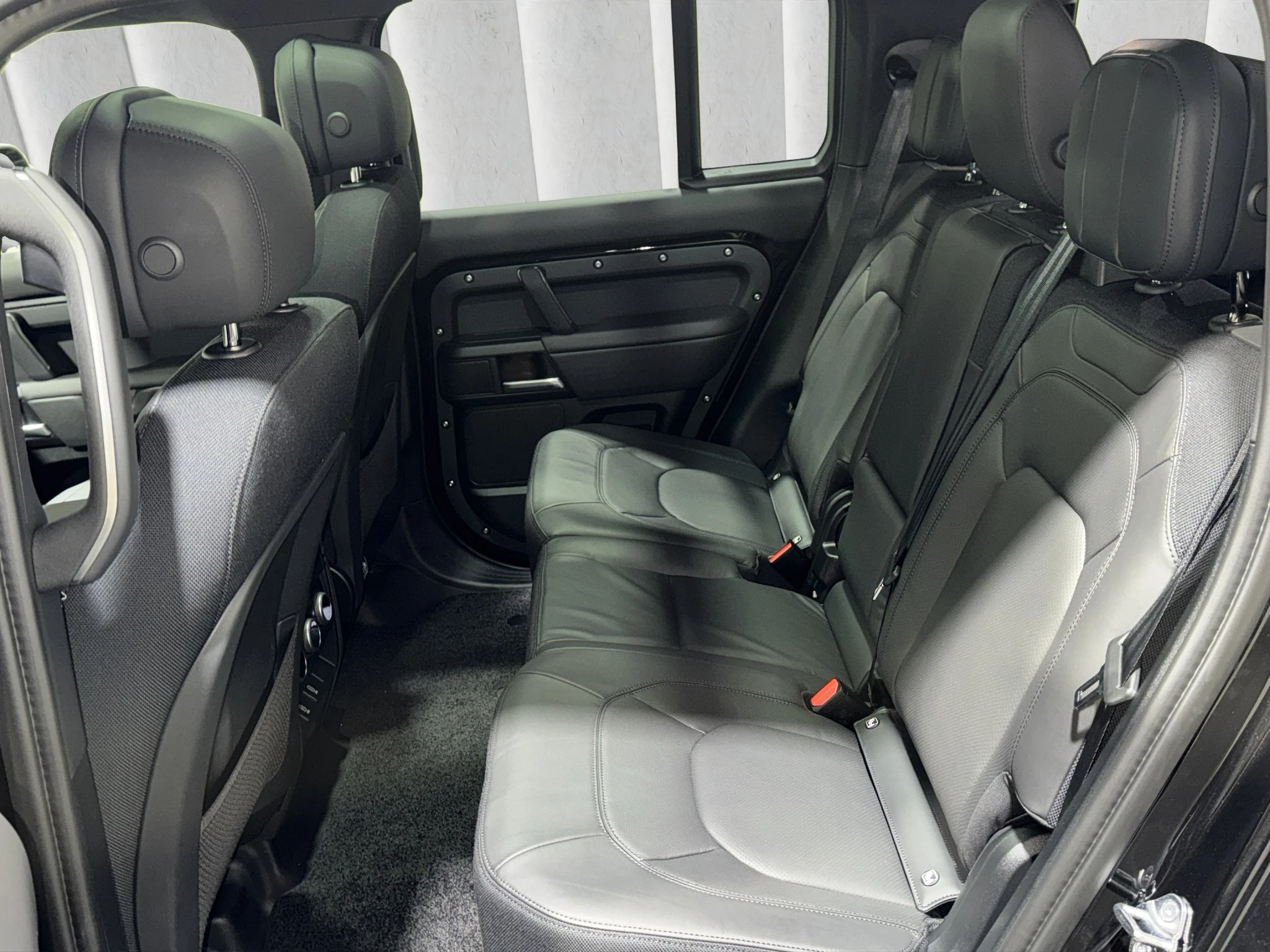 Land Rover-Defender-image-7