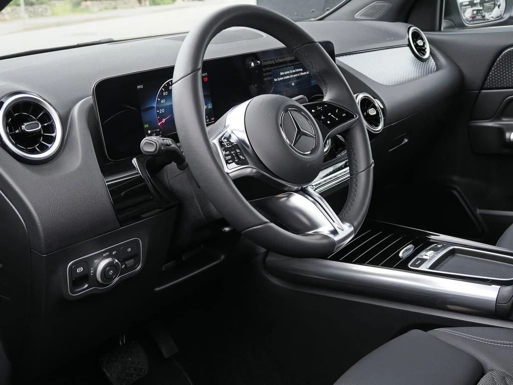 Mercedes-Benz-GLA 200 d-image-9