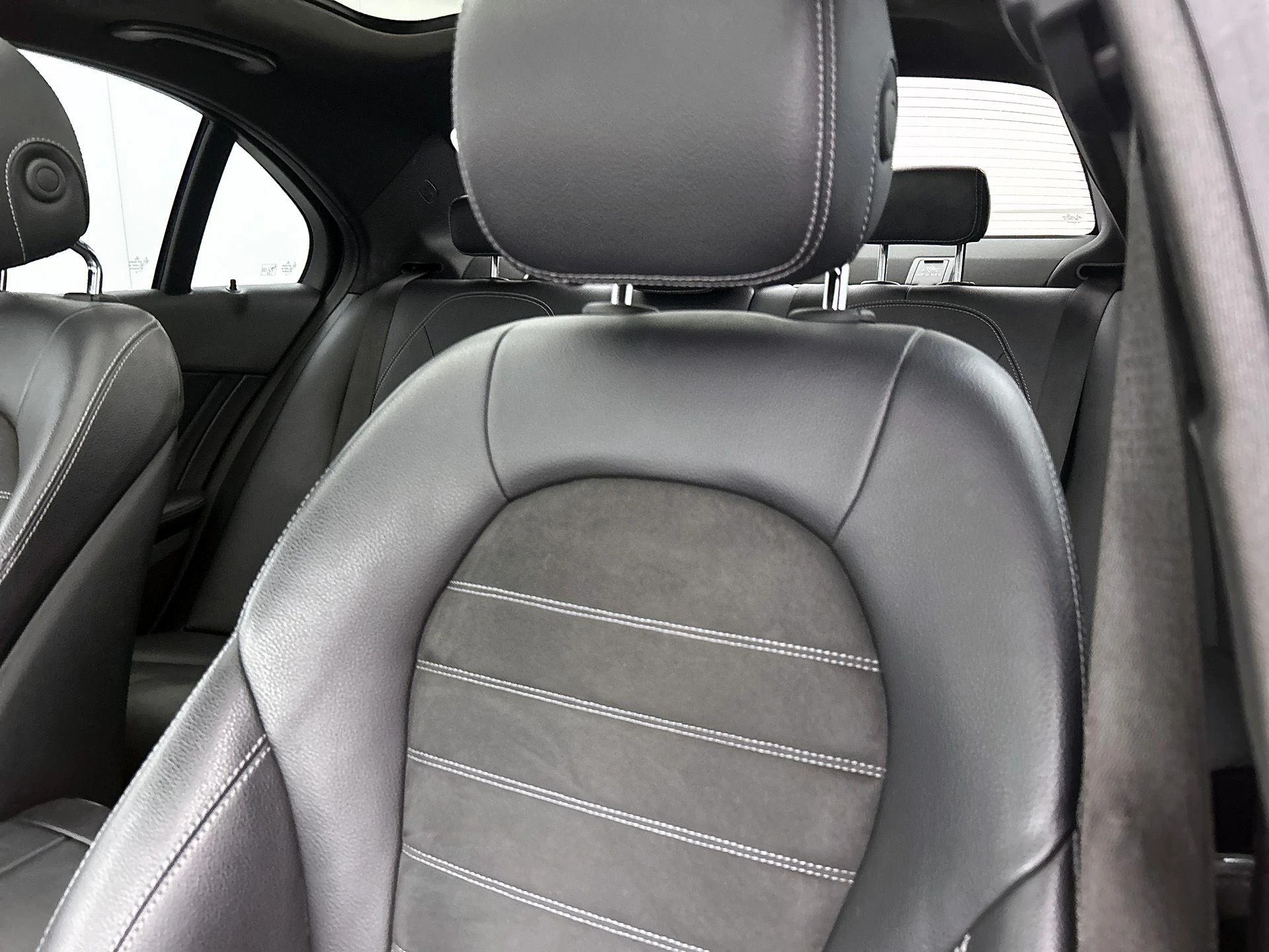 Mercedes-Benz-C-Klasse-image-12