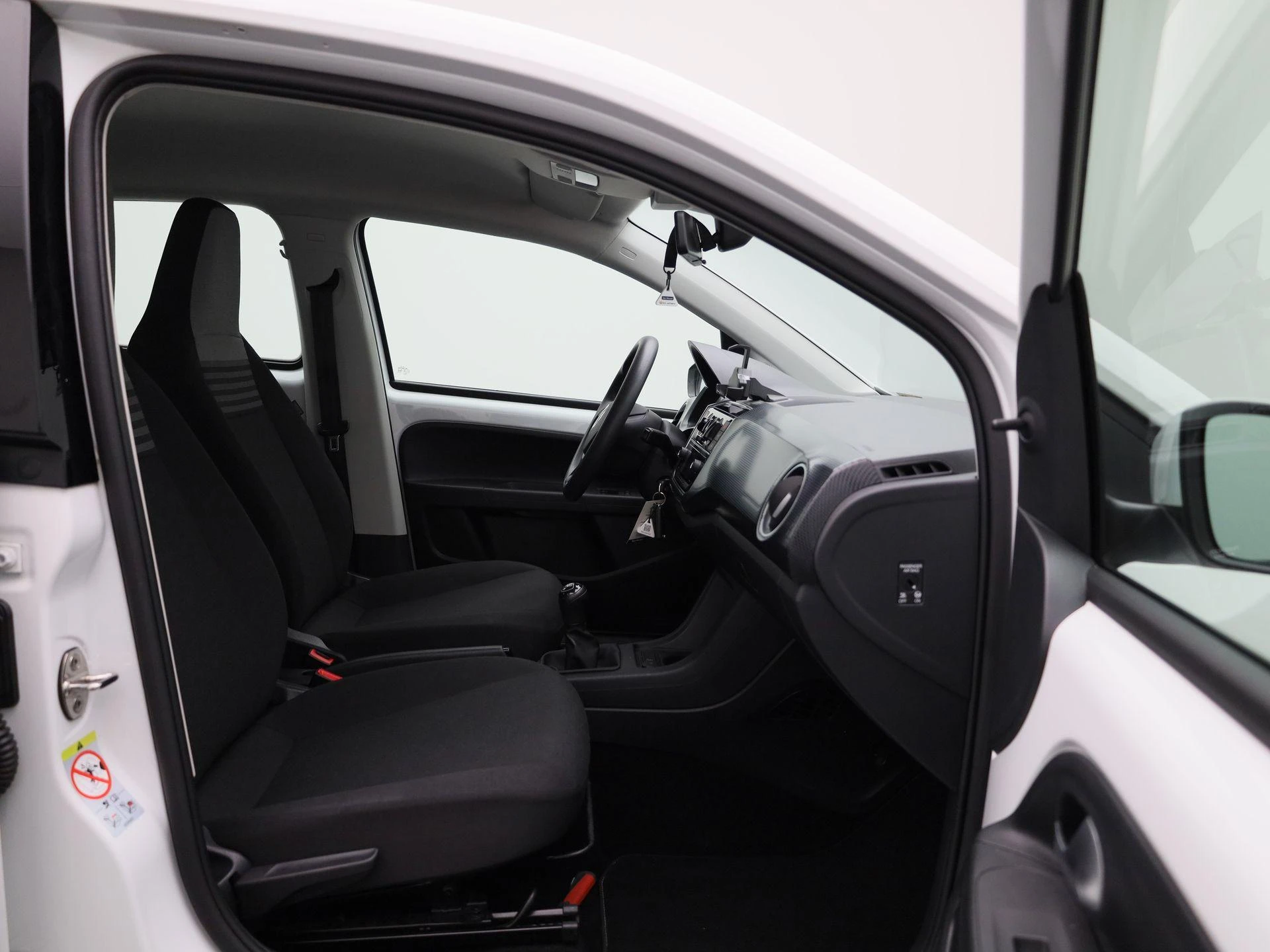 Volkswagen-up!-image-26