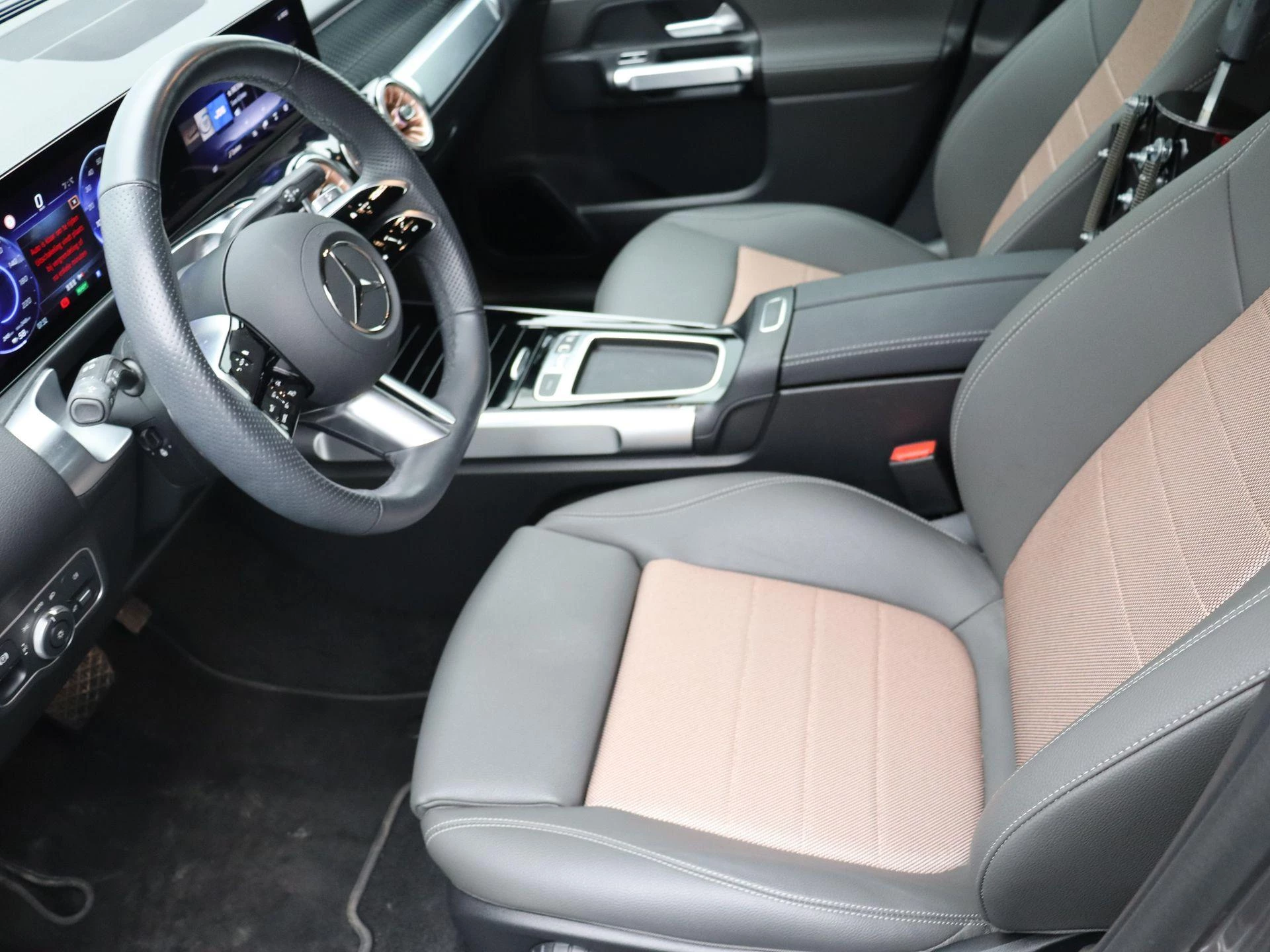 Mercedes-Benz-EQB-image-14