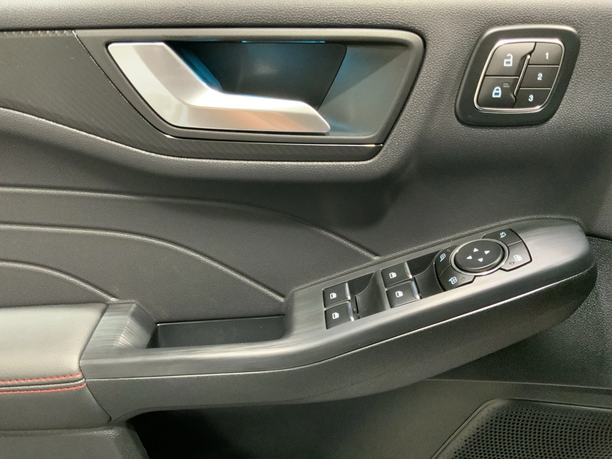 Ford Kuga ST-Line X 5-Türer 2.5 l Duratec PHEV MJ 2026.75 *HEZ Aktion*