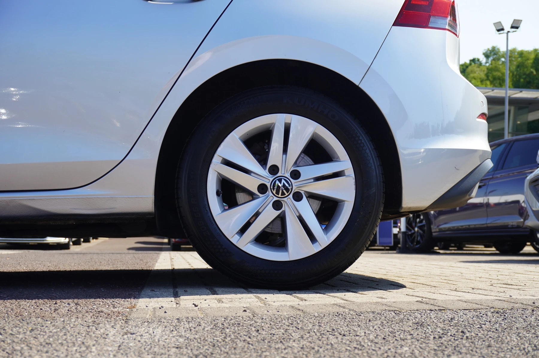 Volkswagen-Golf-image-19