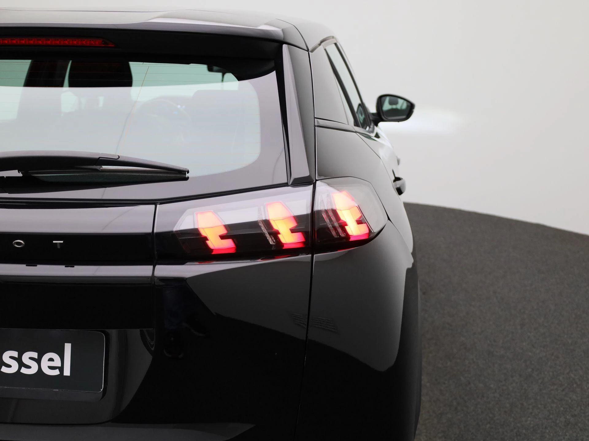 Peugeot-e-2008-image-34