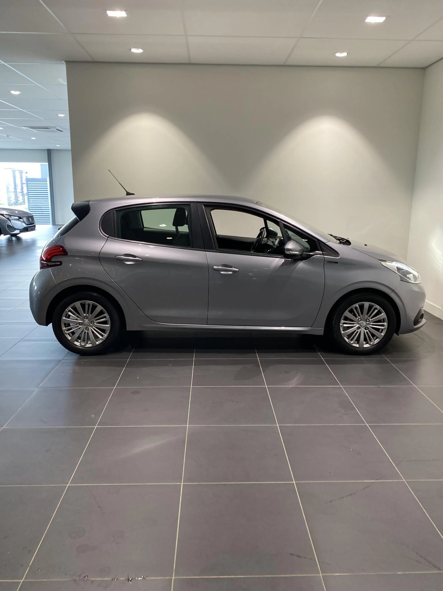 Peugeot 208 Signature