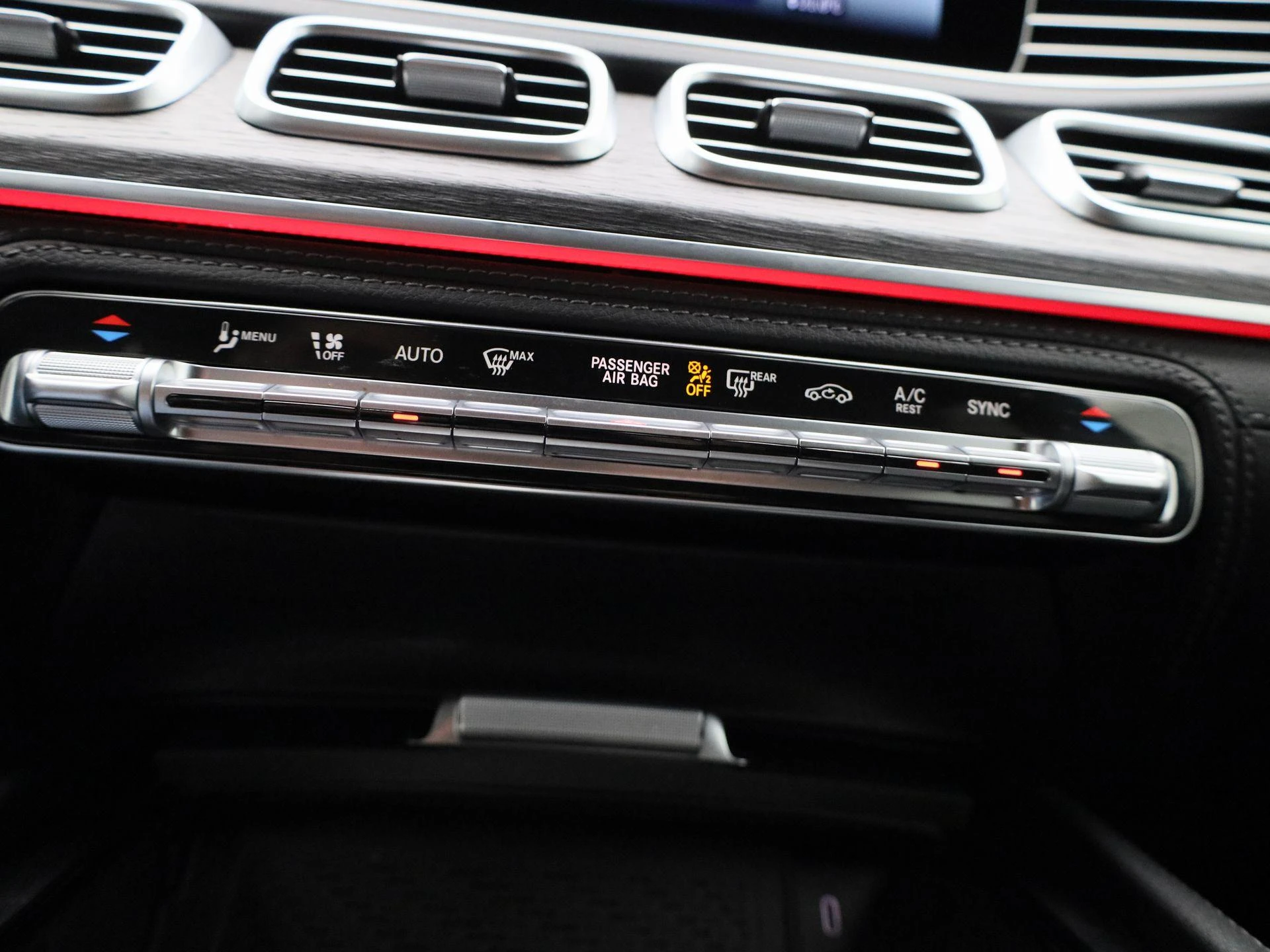 Mercedes-Benz-GLE-image-29