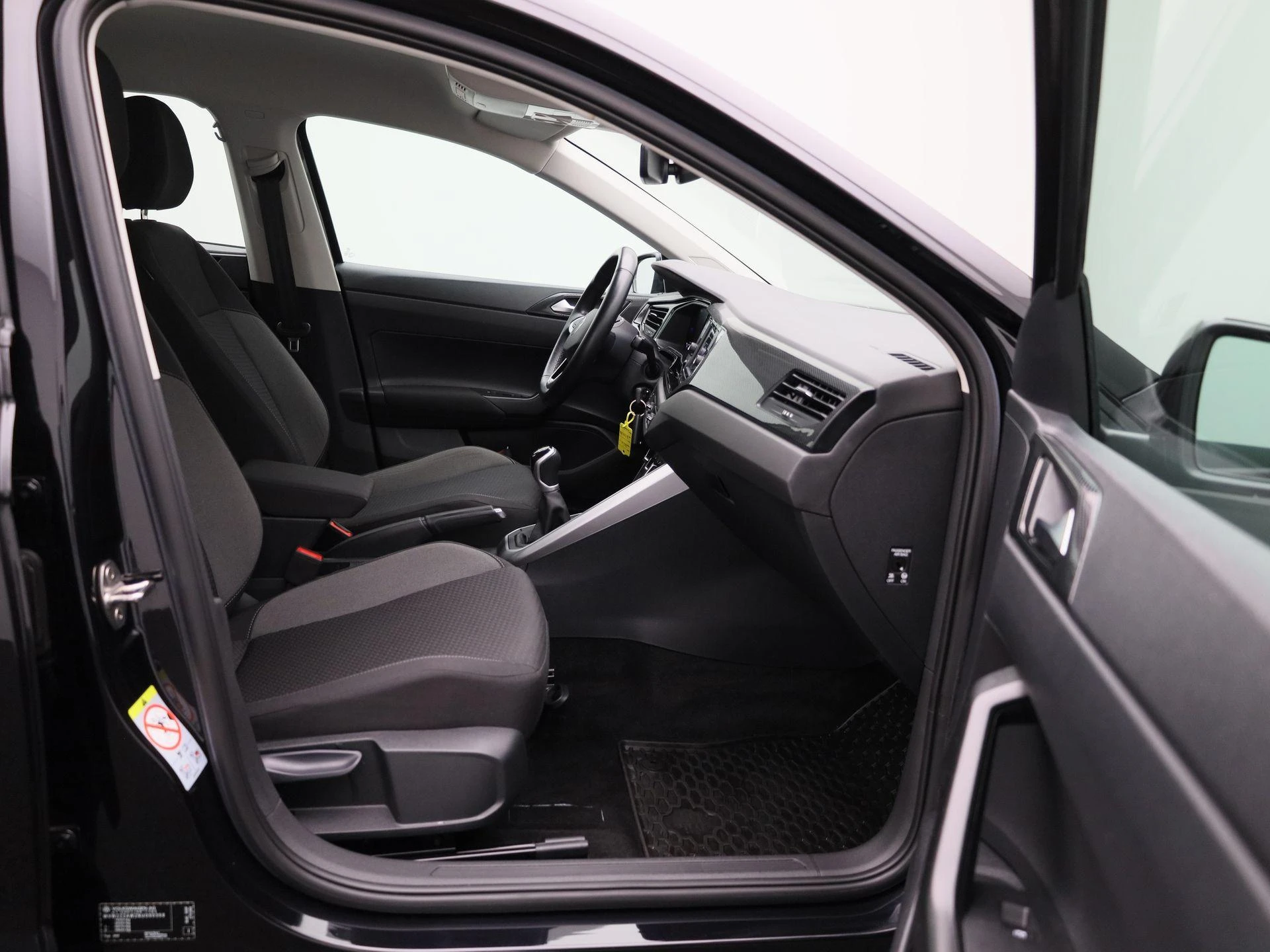 Volkswagen-Polo-image-30