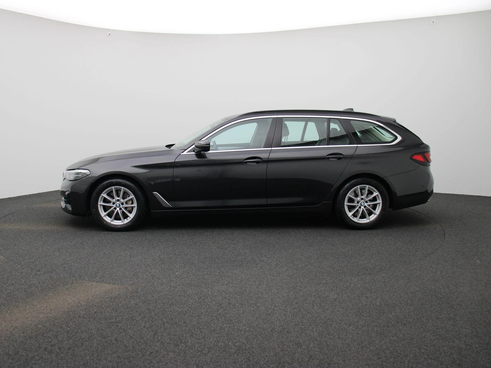 BMW-5 Serie-image-3