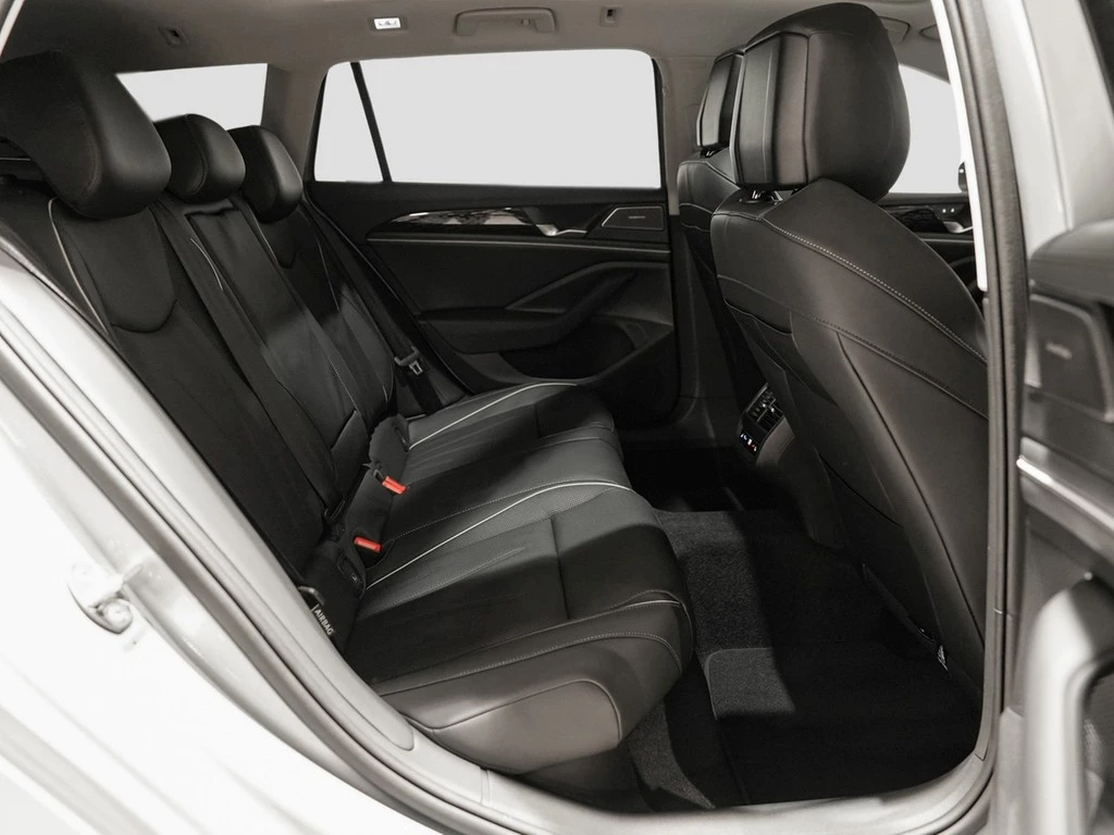 Volkswagen Passat 1,5 l eHybrid DSG Elegance AHK WR PANO