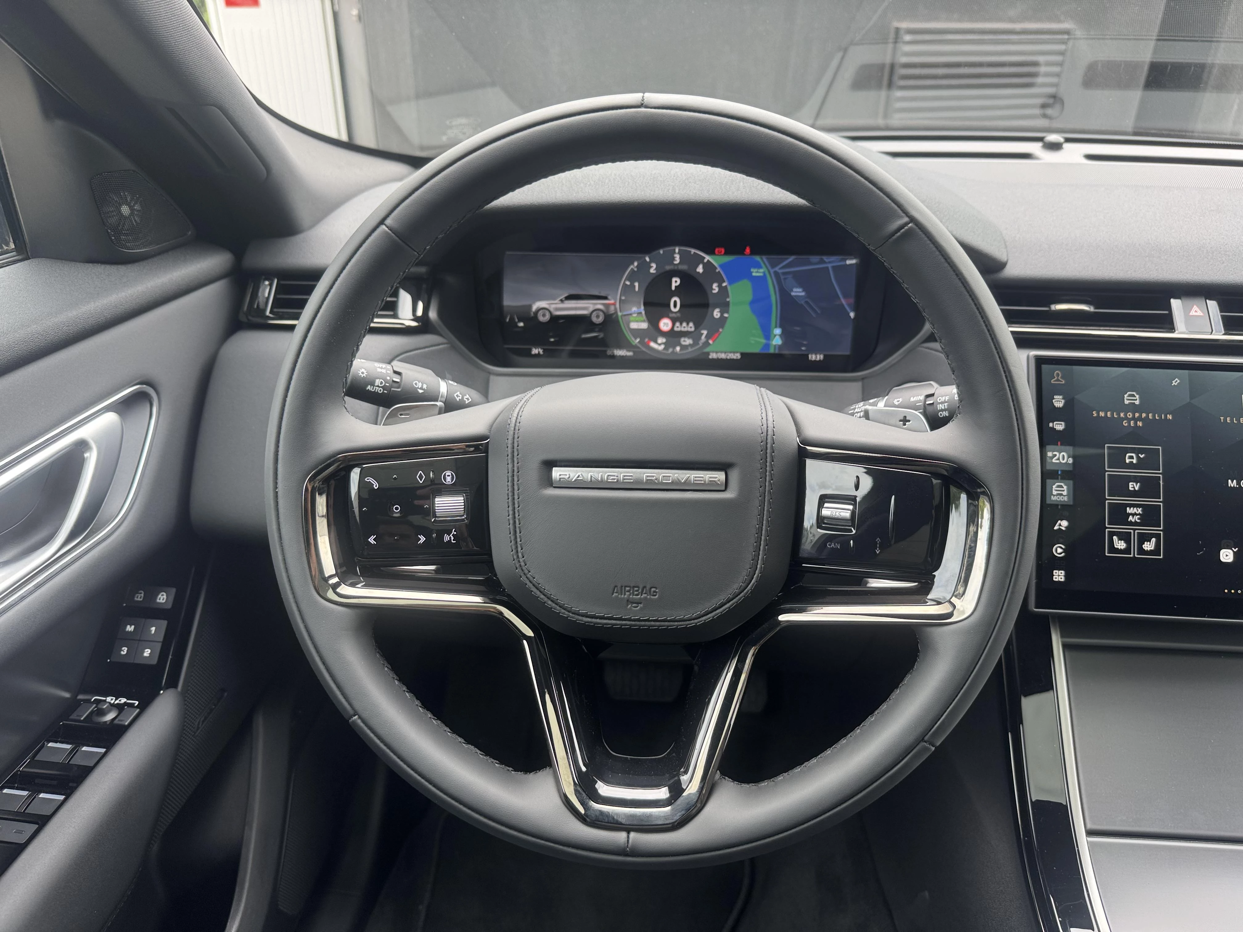 Land Rover Range Rover Velar P400e S AWD Auto. 26MY