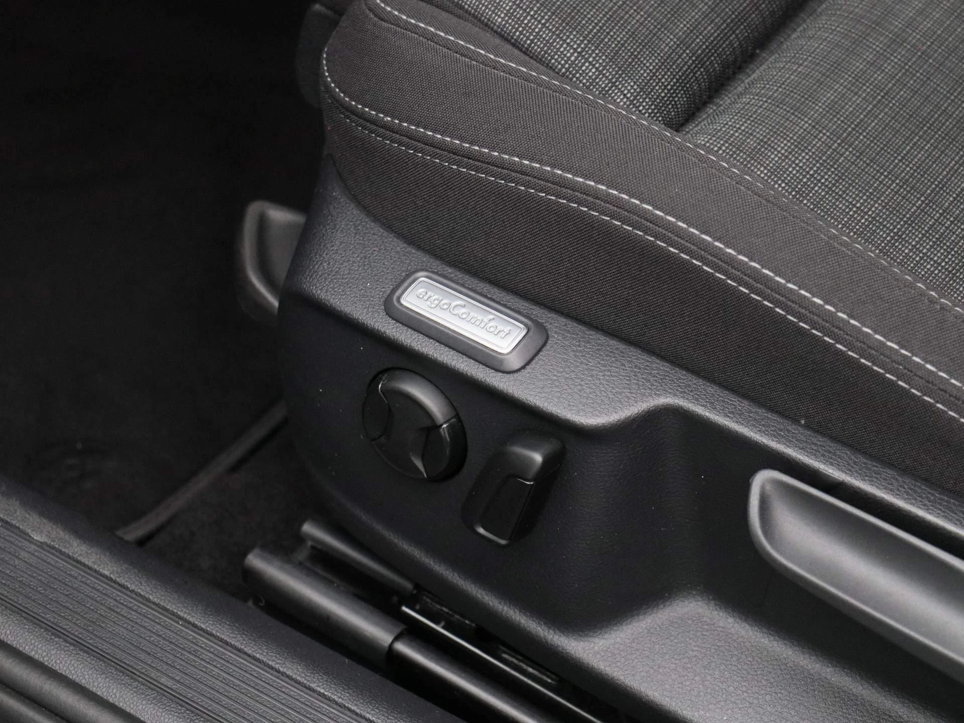 Volkswagen-Passat-image-31