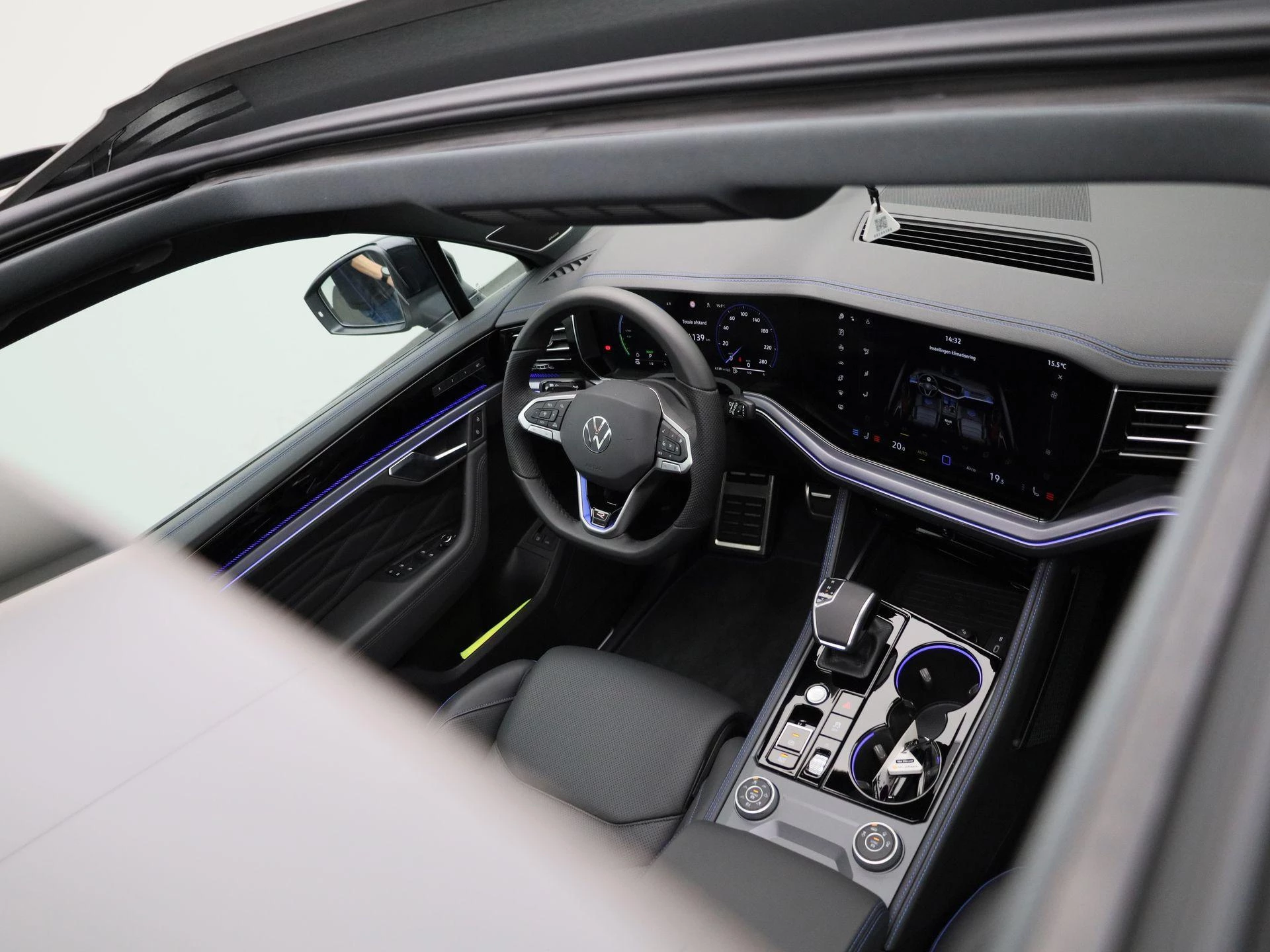 Volkswagen-Touareg-image-55