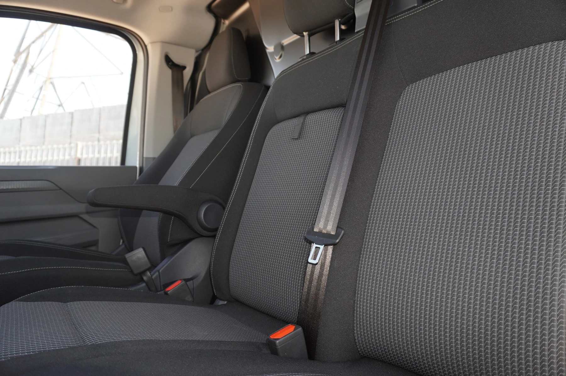 Volkswagen-Transporter-image-8