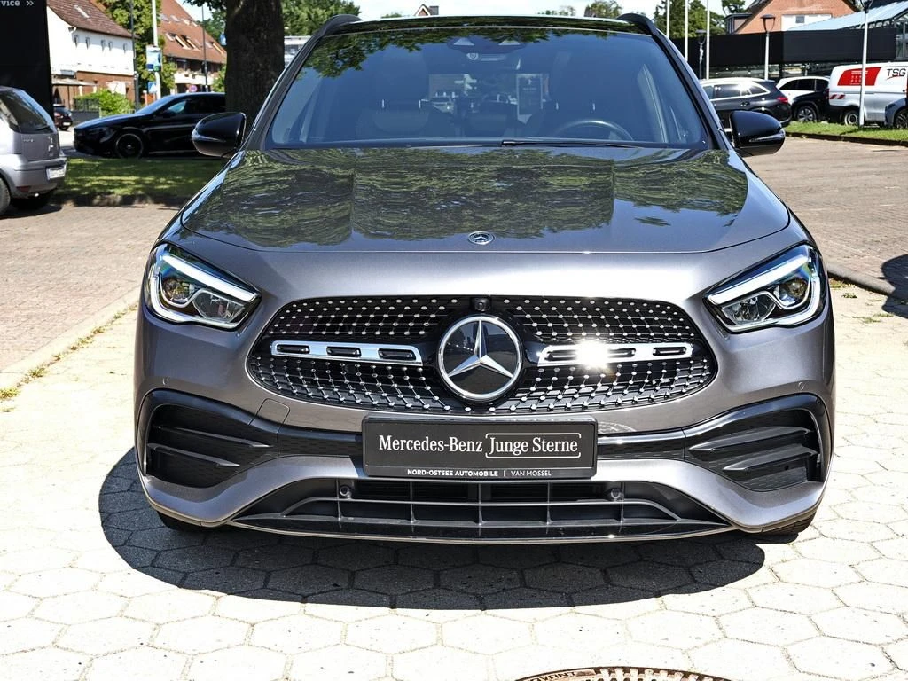 Mercedes-Benz-GLA 200-image-3