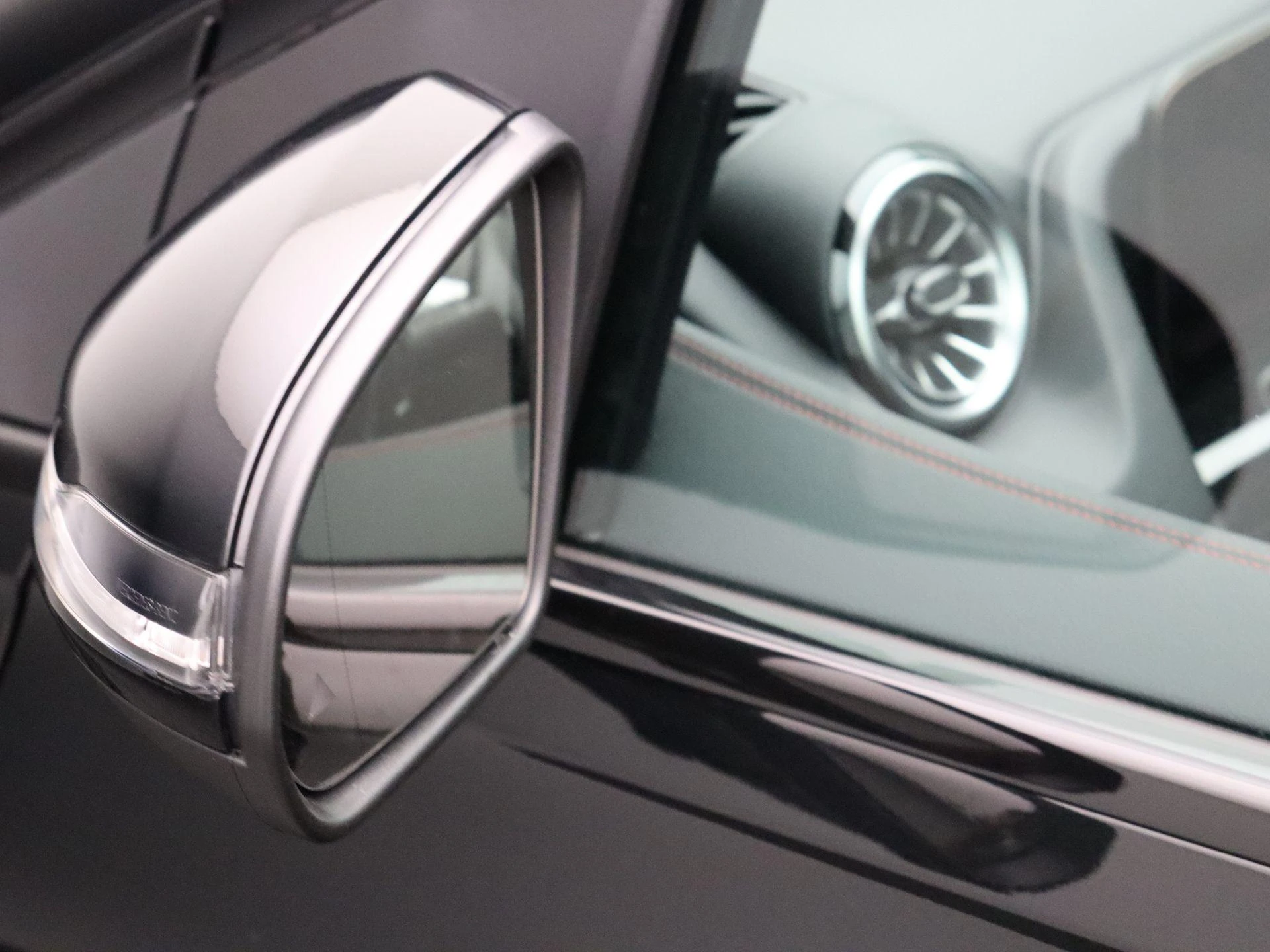 Mercedes-Benz-B-Klasse-image-7