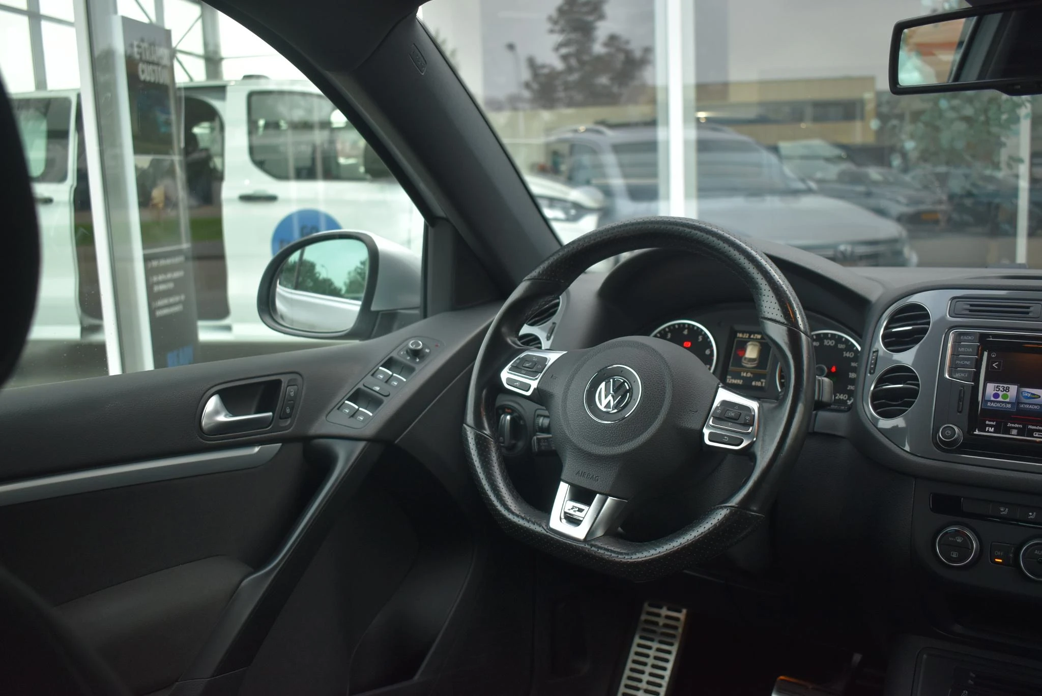 Volkswagen-Tiguan-image-44