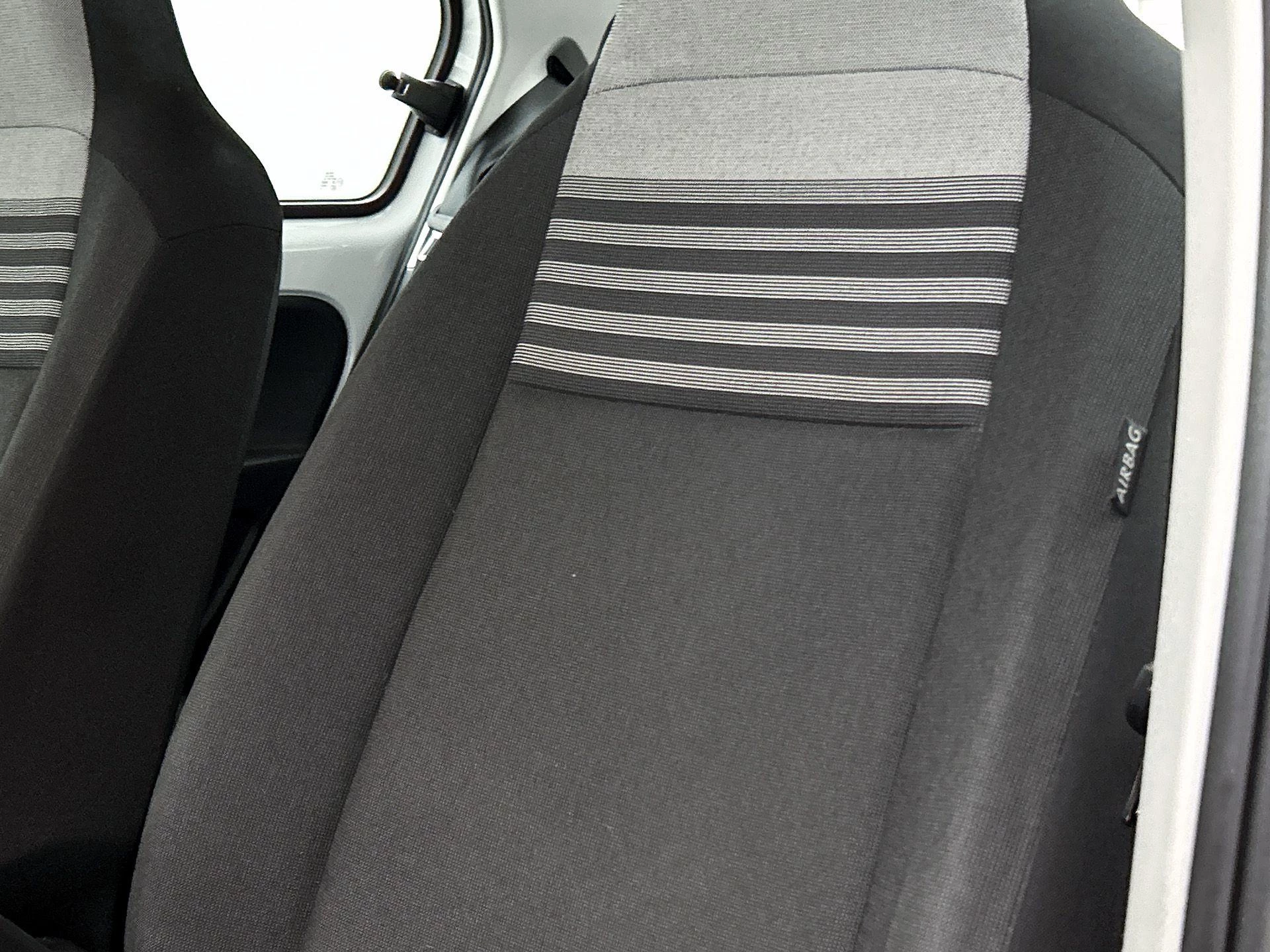 Volkswagen-up!-image-8