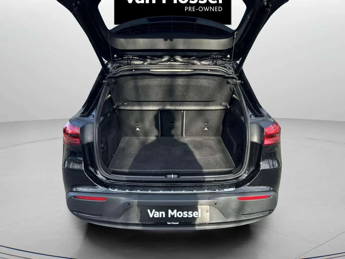 Mercedes-Benz-EQA-image-21