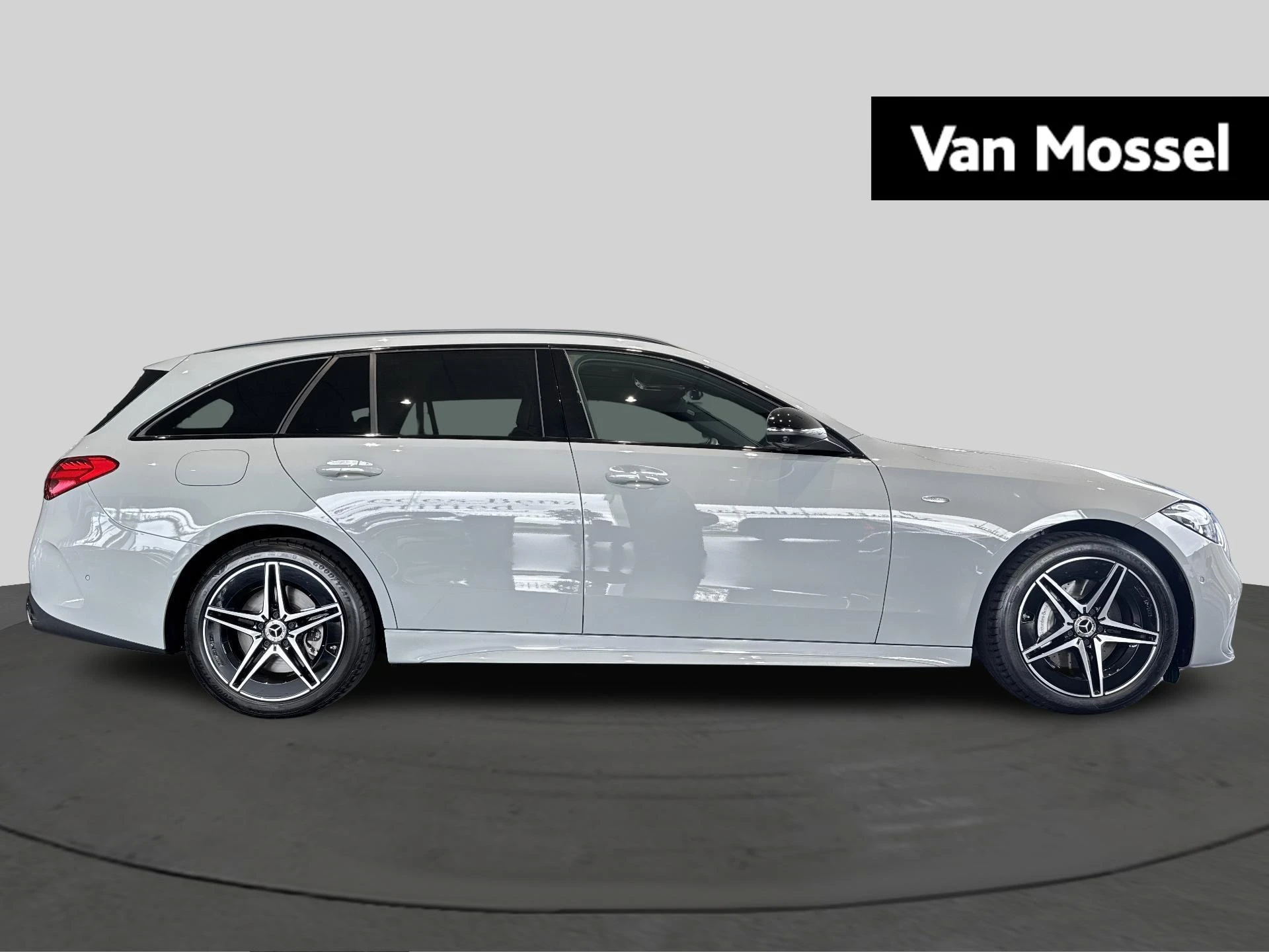 Mercedes-Benz-C-Klasse-image-4