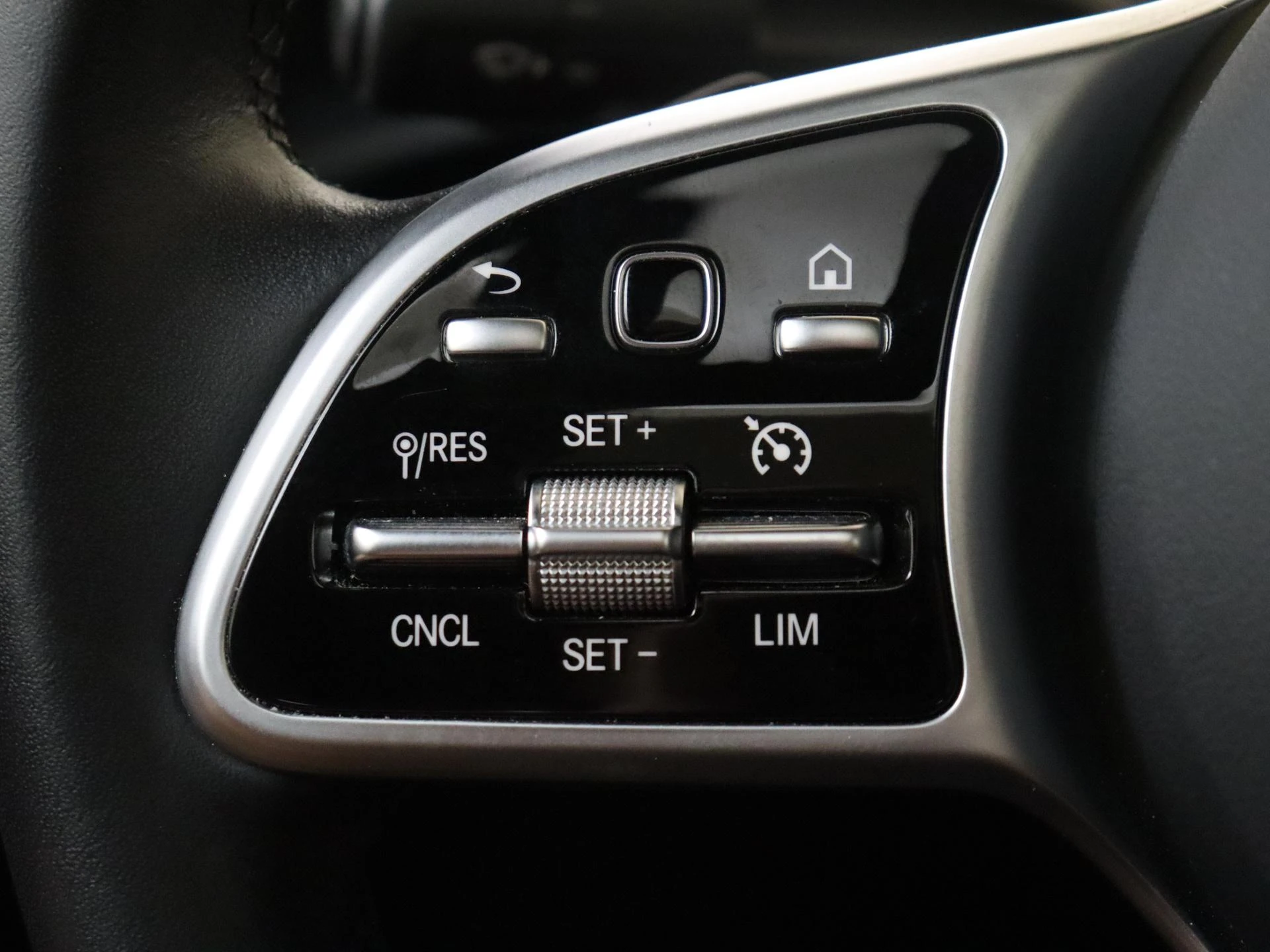 Mercedes-Benz CLA 180 Business Solution Luxury