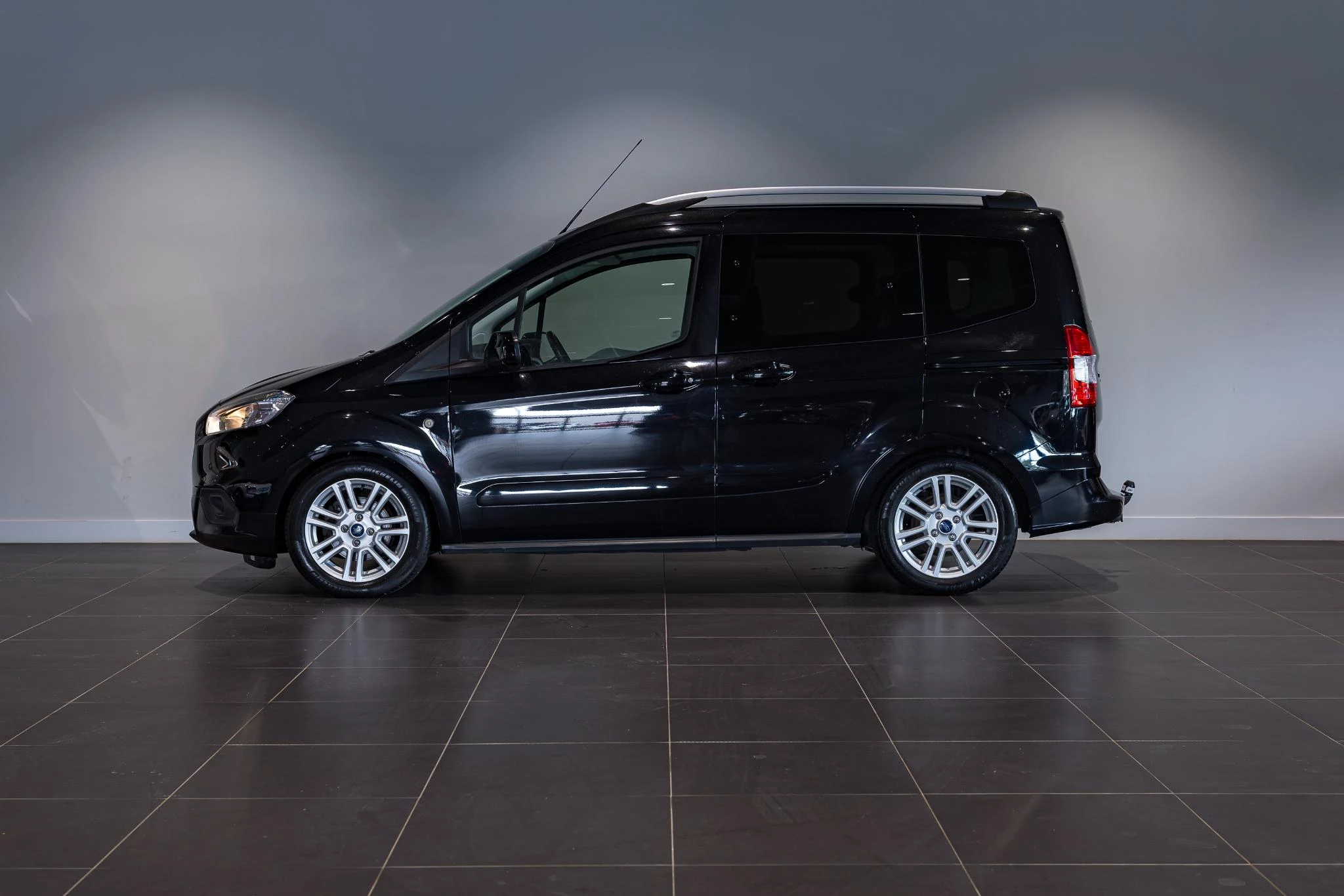 Ford Tourneo 1.5 TDCi 75kW Ambiente