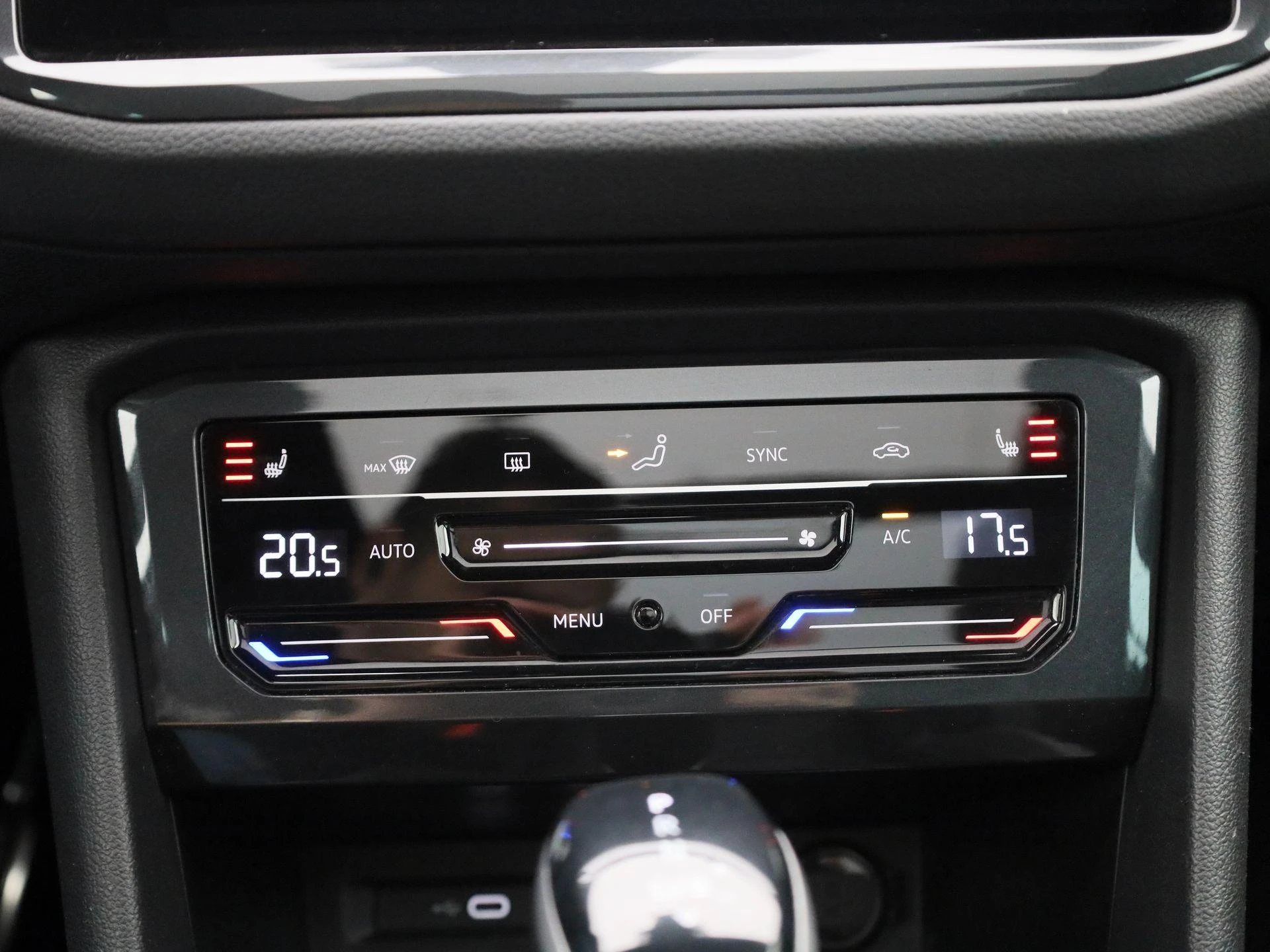Volkswagen-Tiguan-image-17